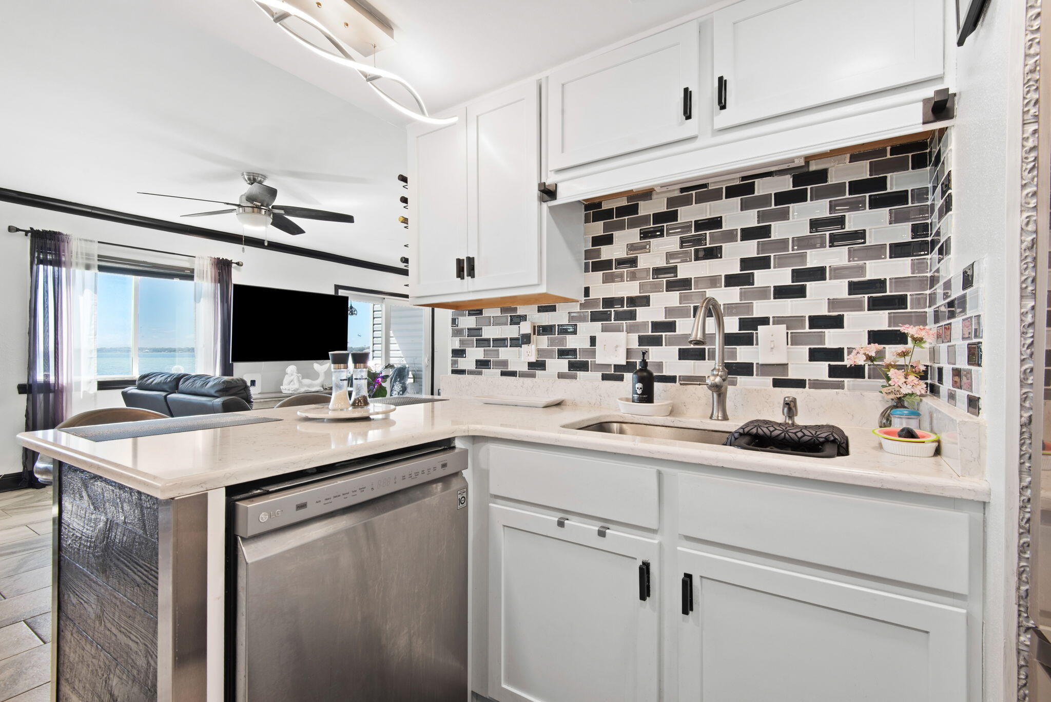 FINISTERRA CONDO - Residential