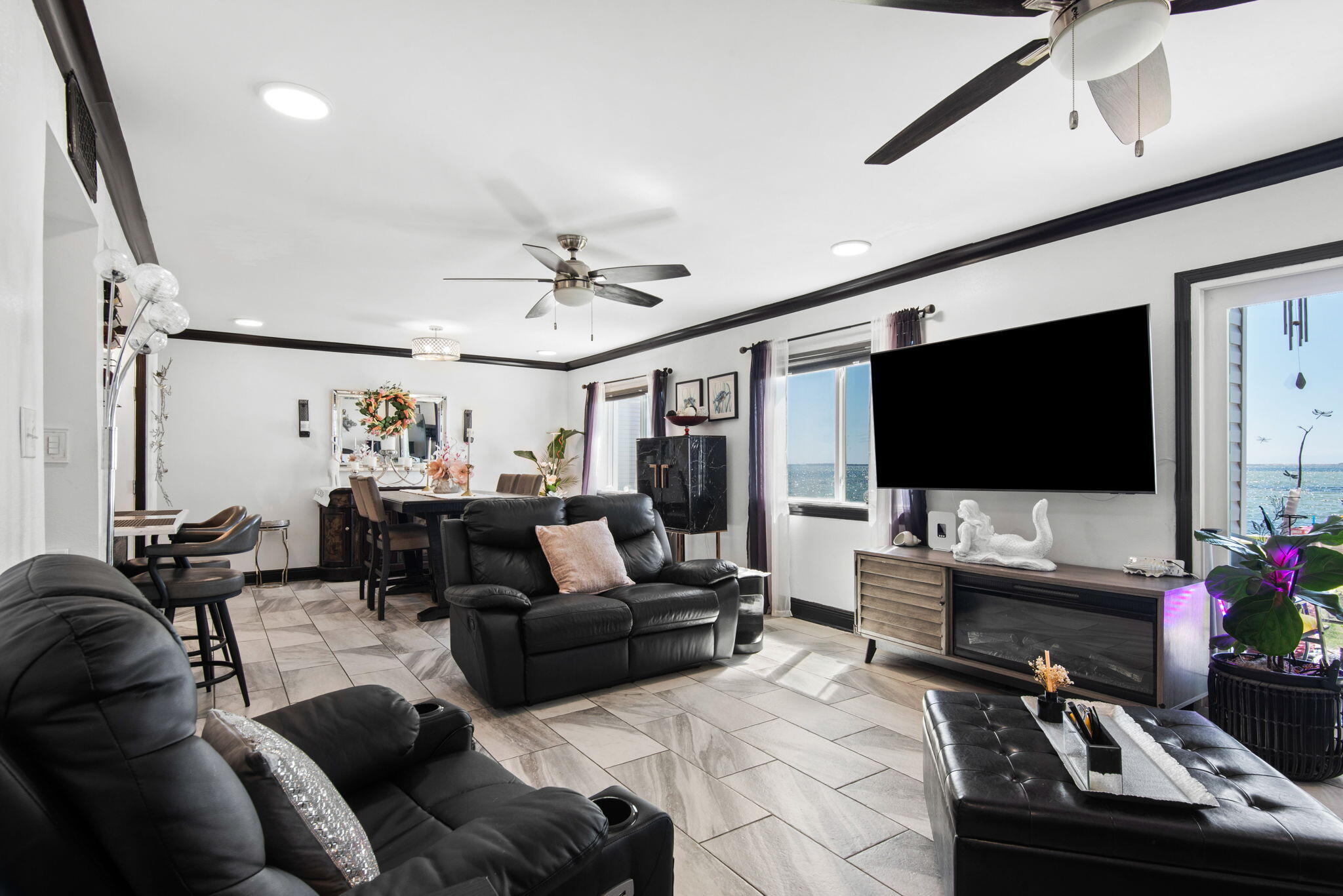 FINISTERRA CONDO - Residential