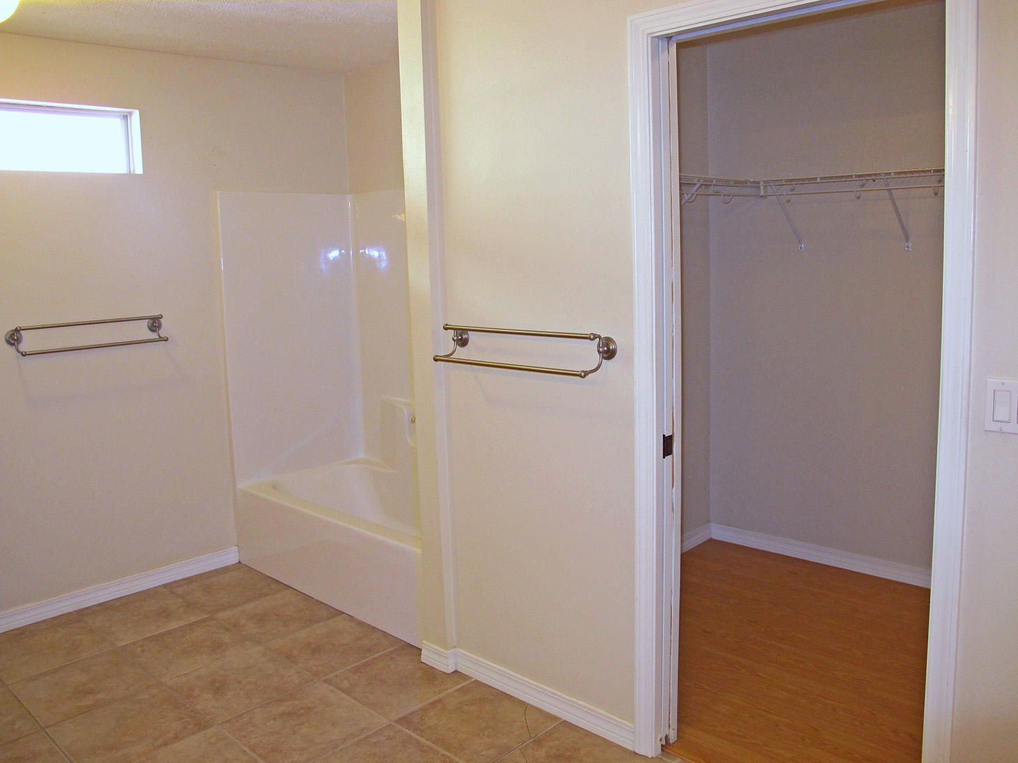 OAK POINTE - Residential