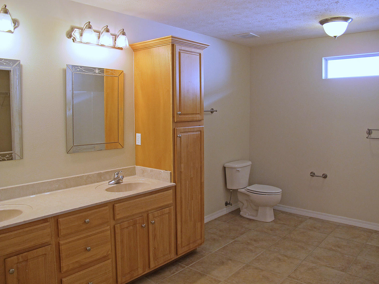 OAK POINTE - Residential