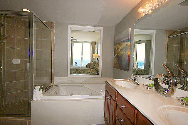 SILVER BEACH TOWERS - Residential