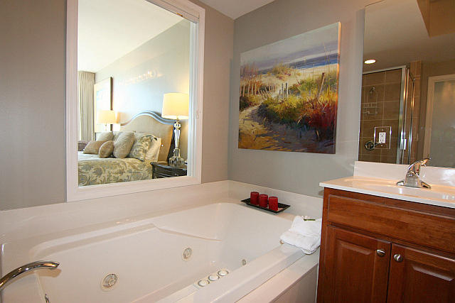 SILVER BEACH TOWERS - Residential