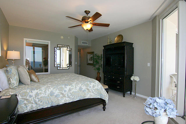 SILVER BEACH TOWERS - Residential