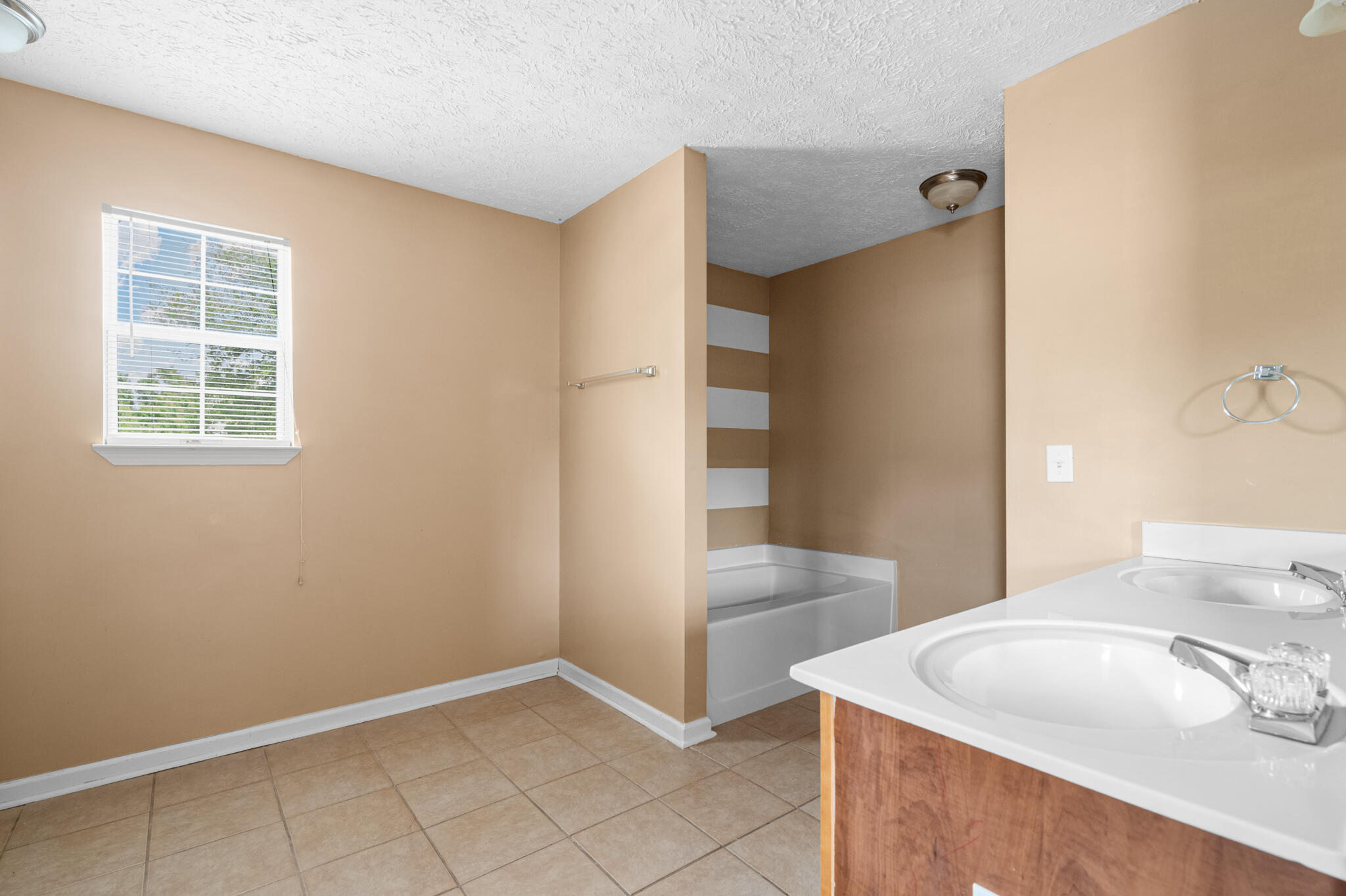 LAKE SILVER 1ST ADD - Residential Lease