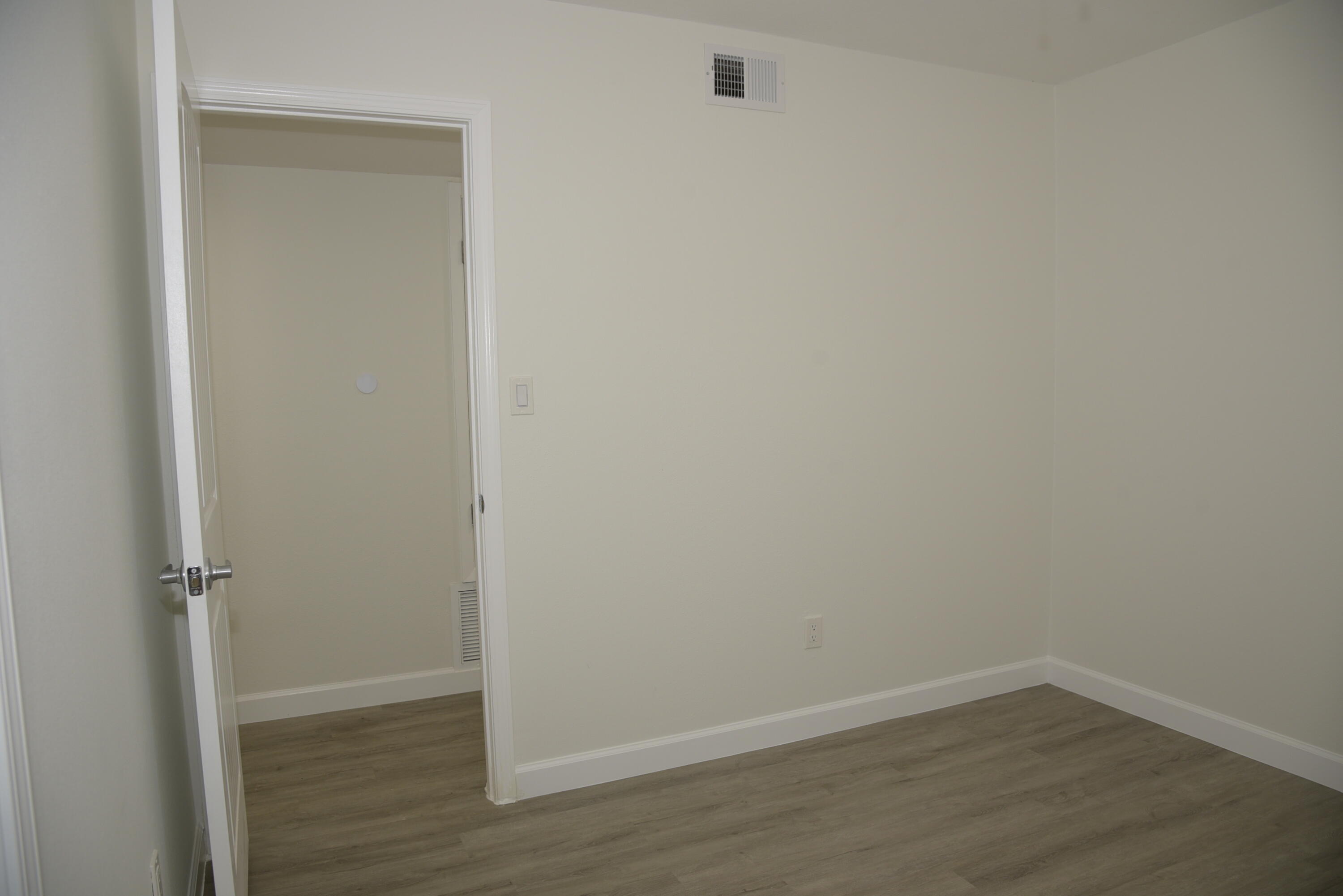 VALPARAISO PINECREST 6 - Residential Lease