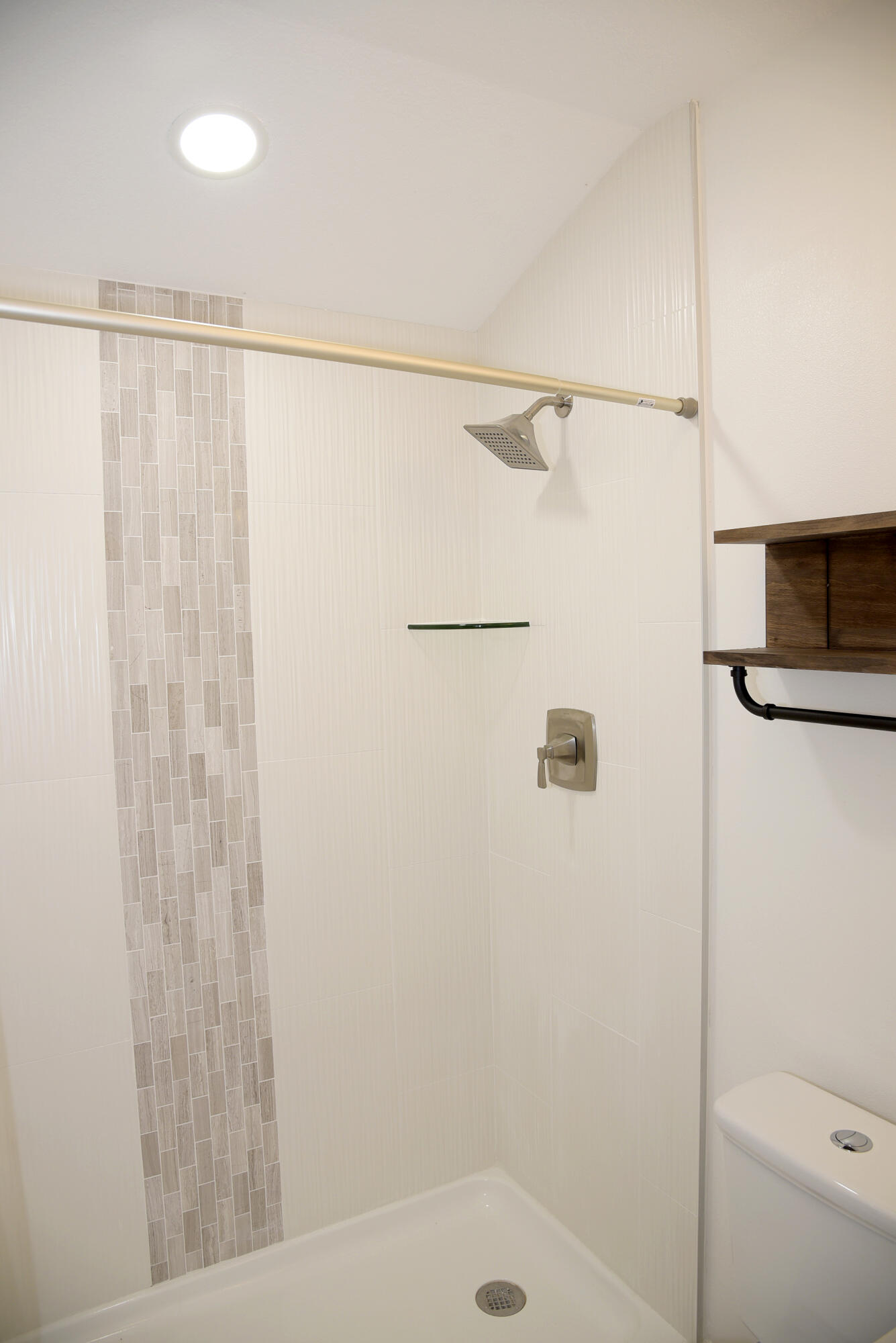 VALPARAISO PINECREST 6 - Residential Lease