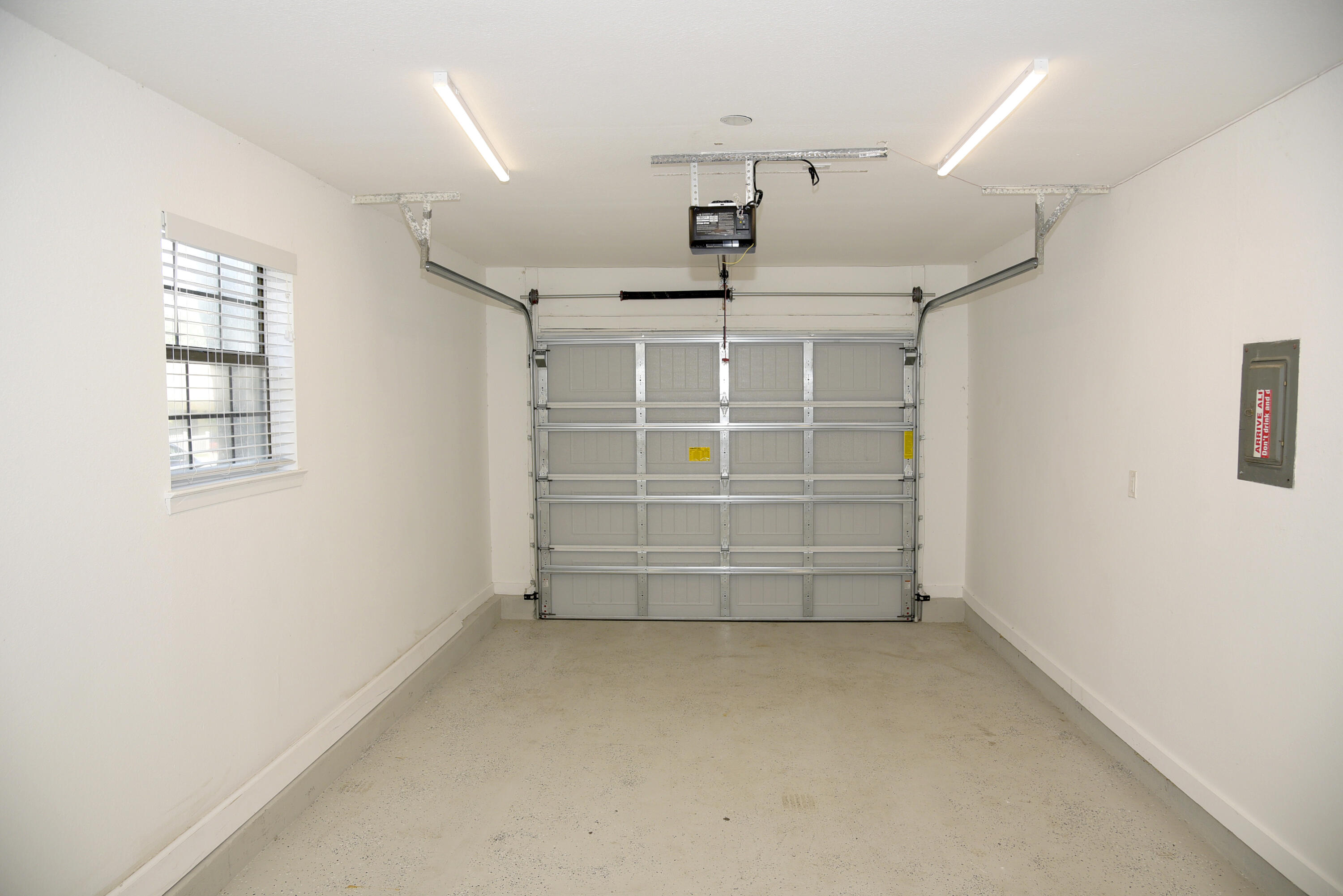 VALPARAISO PINECREST 6 - Residential Lease