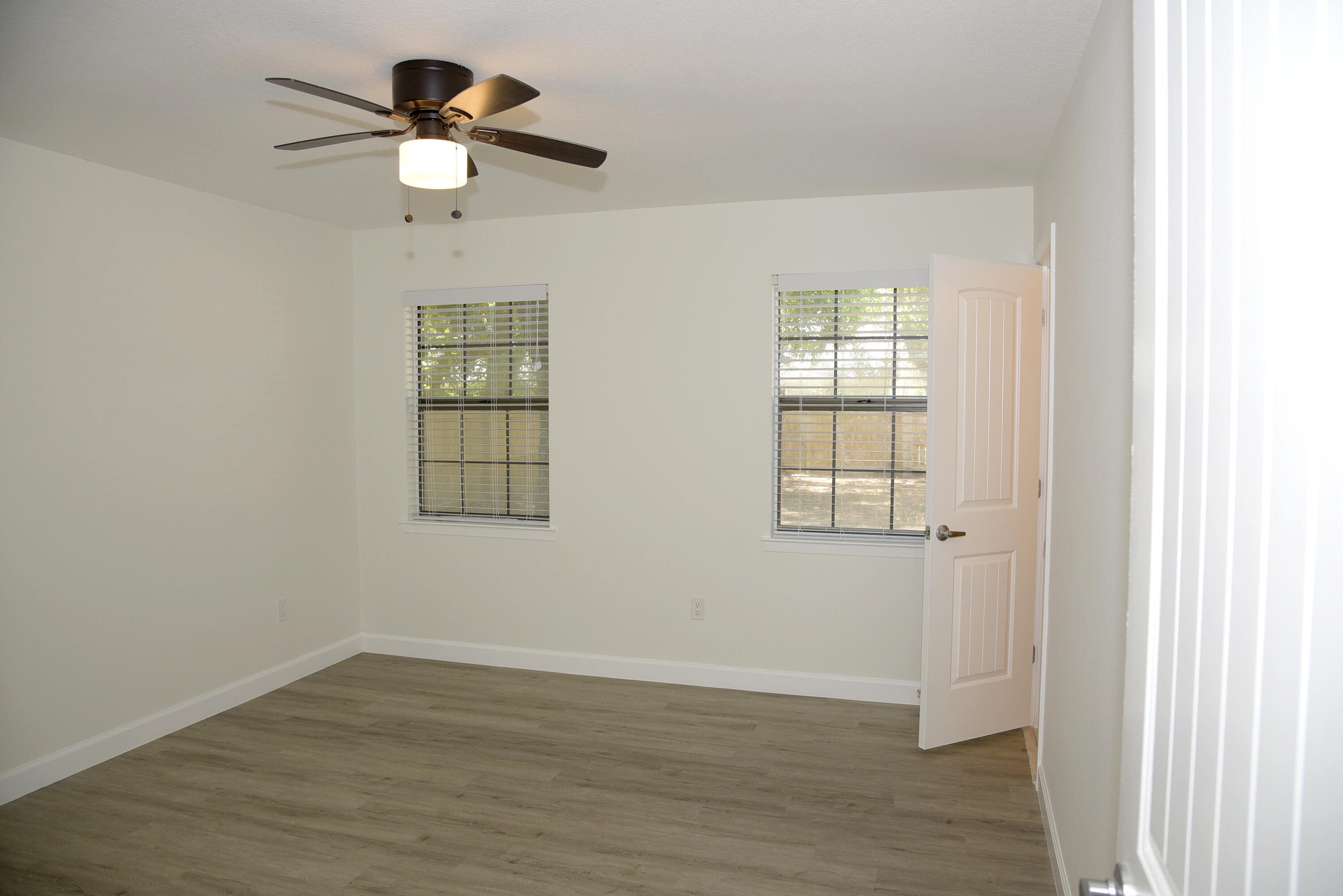 VALPARAISO PINECREST 6 - Residential Lease