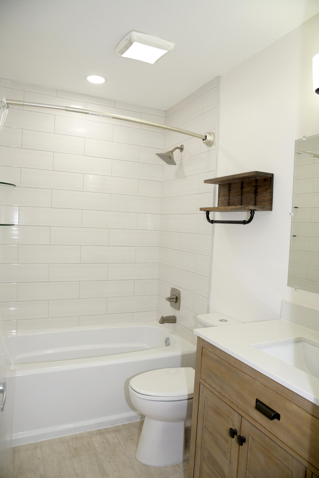 VALPARAISO PINECREST 6 - Residential Lease