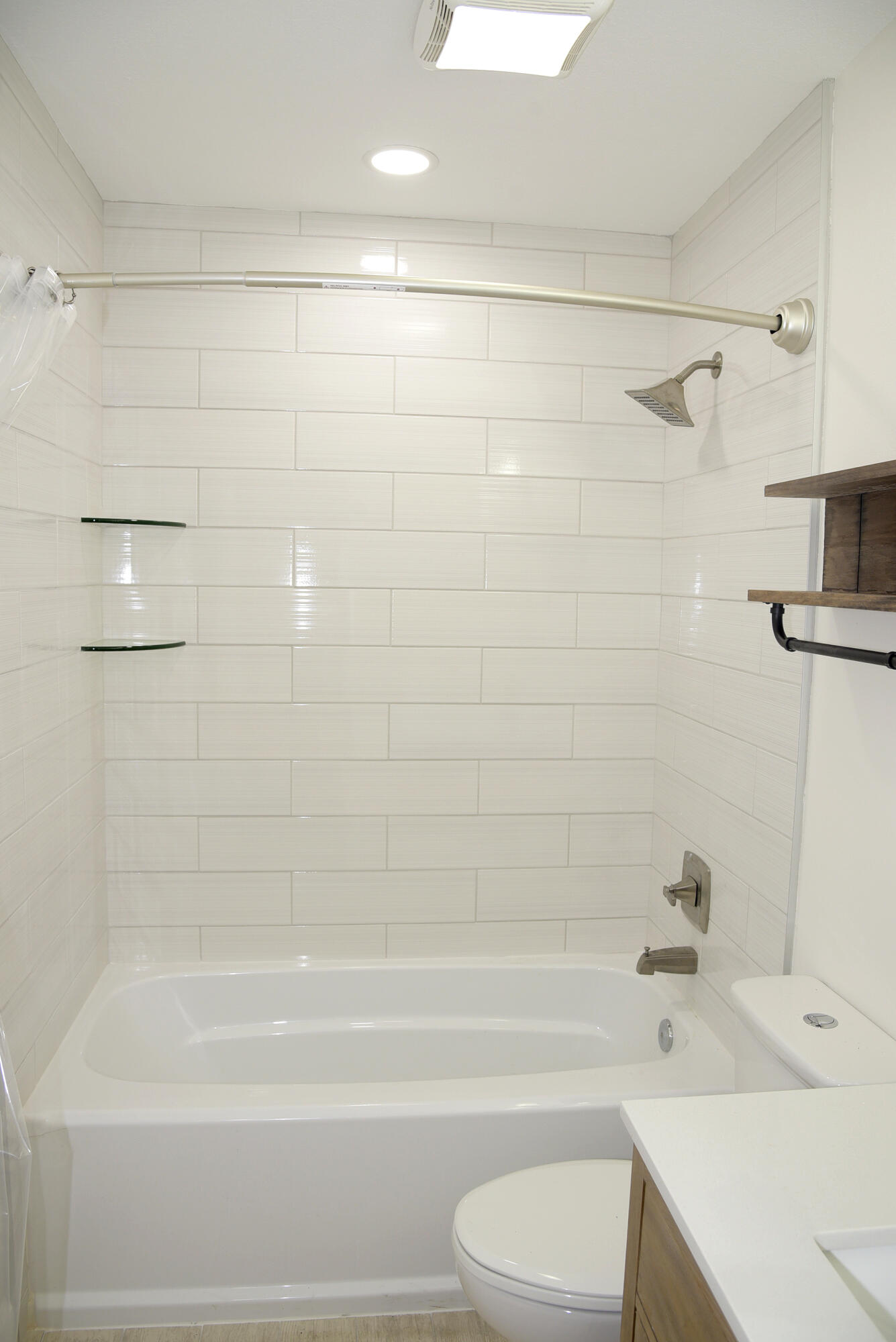 VALPARAISO PINECREST 6 - Residential Lease