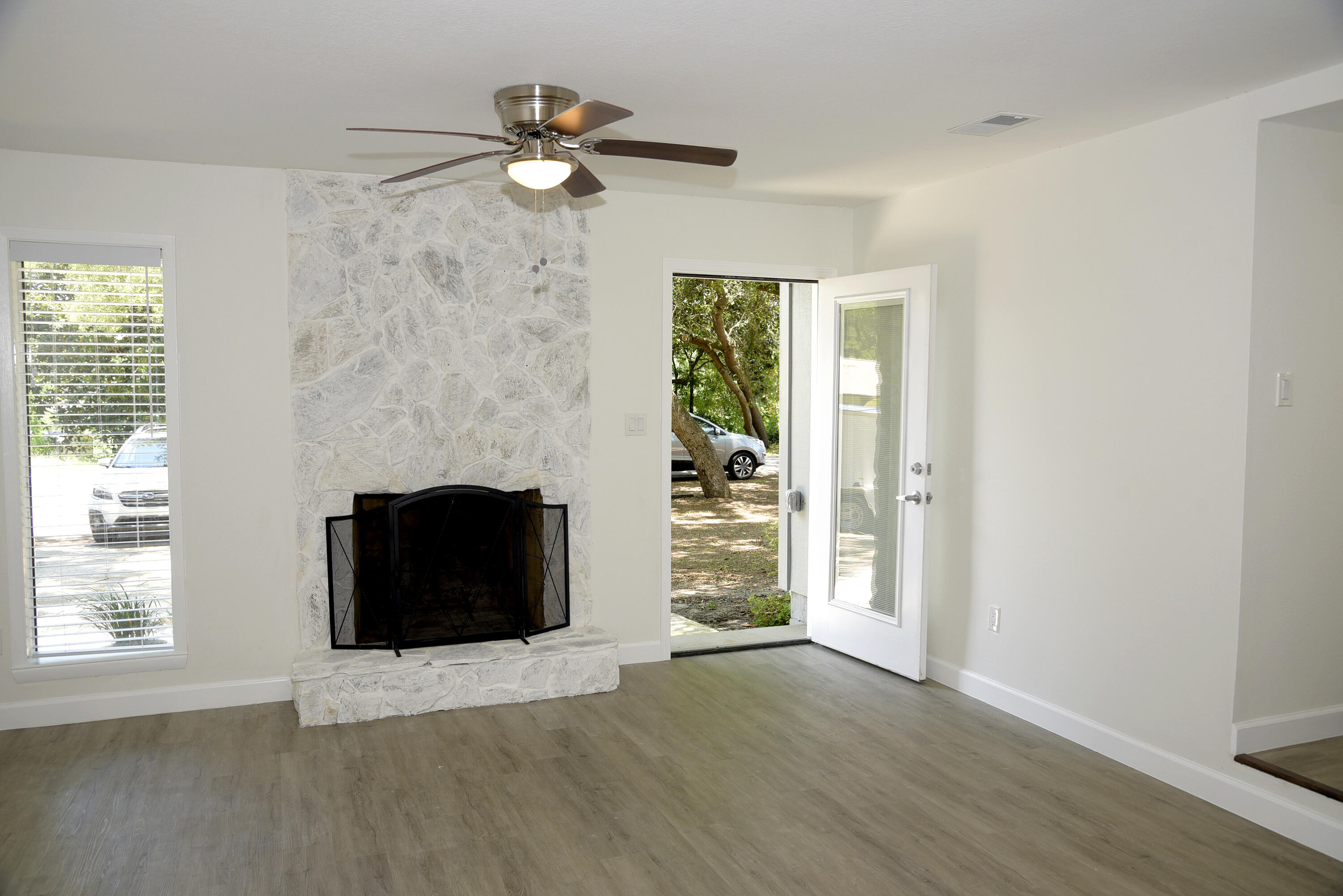 VALPARAISO PINECREST 6 - Residential Lease