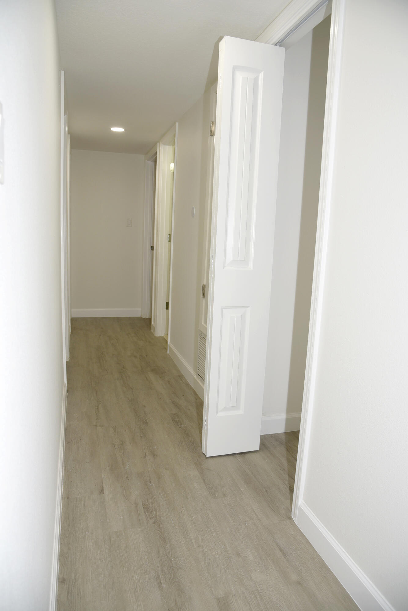 VALPARAISO PINECREST 6 - Residential Lease