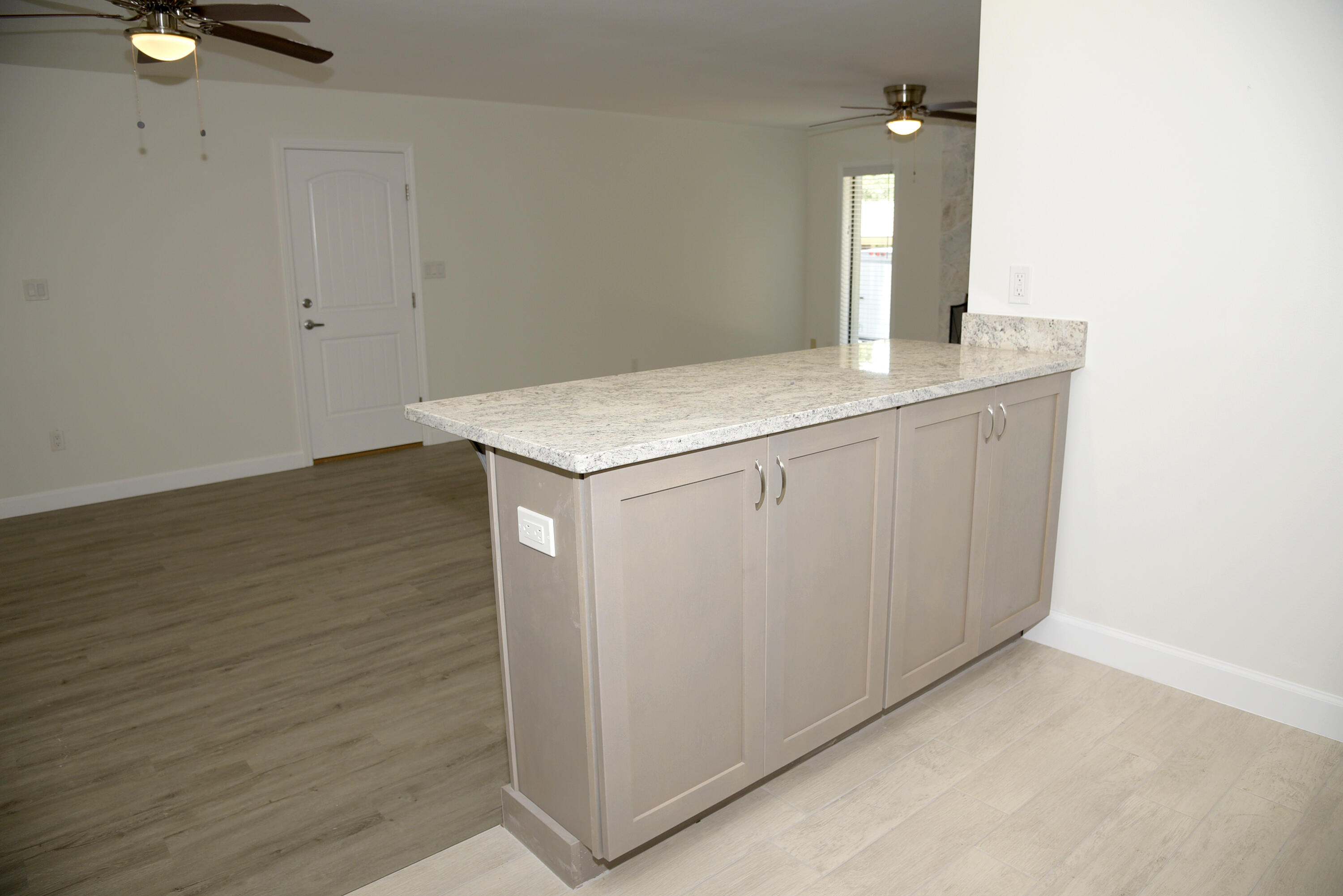 VALPARAISO PINECREST 6 - Residential Lease