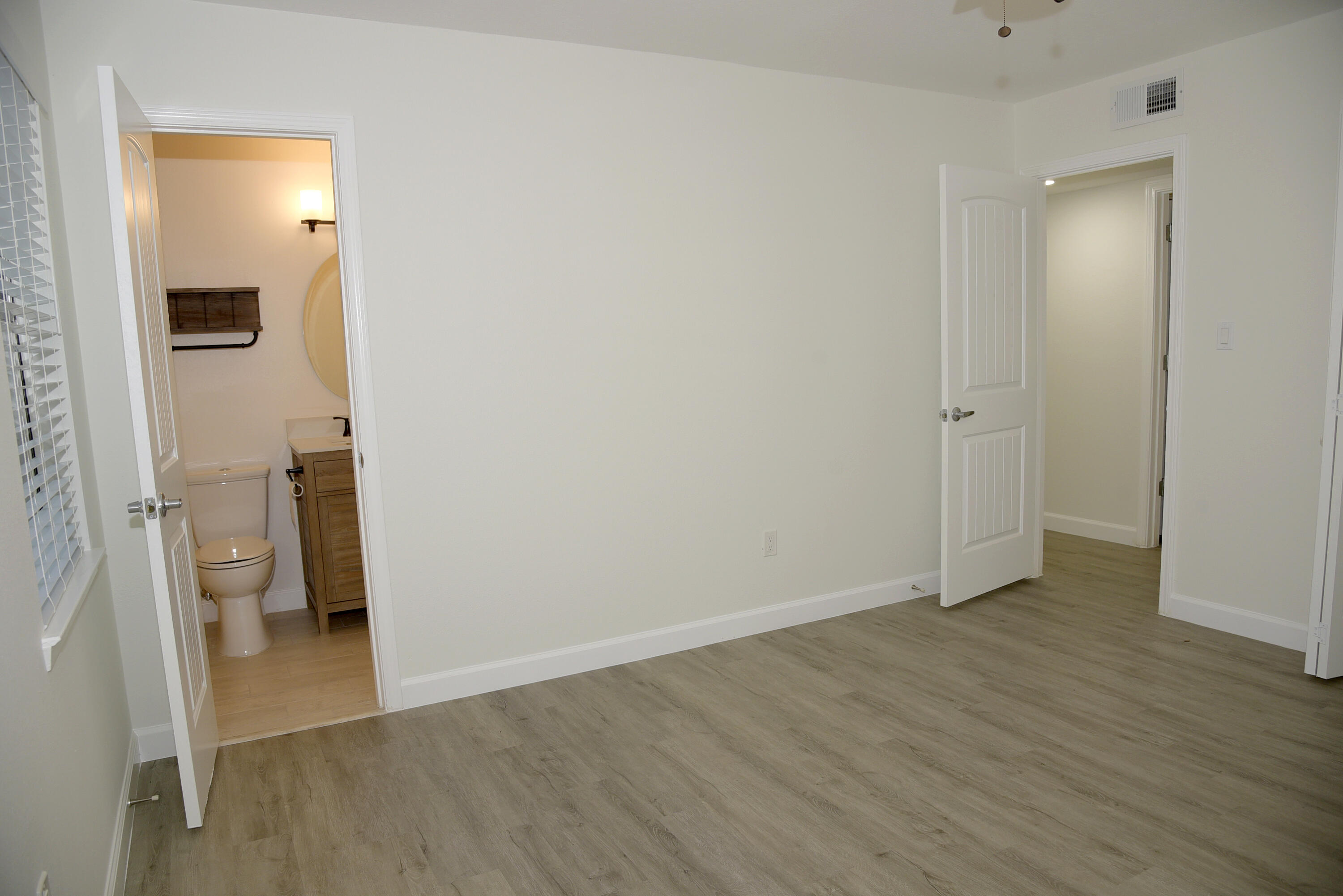 VALPARAISO PINECREST 6 - Residential Lease