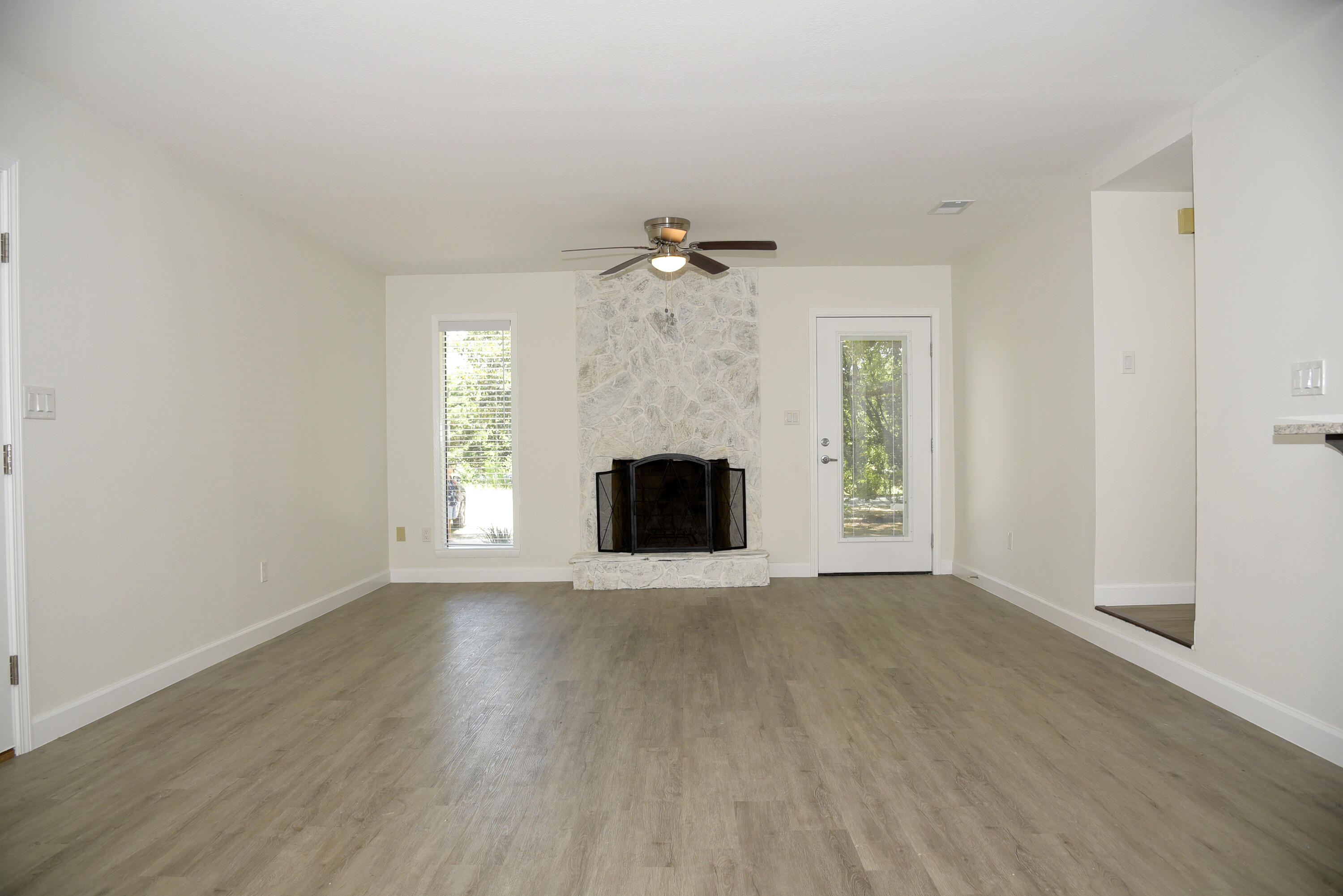 VALPARAISO PINECREST 6 - Residential Lease