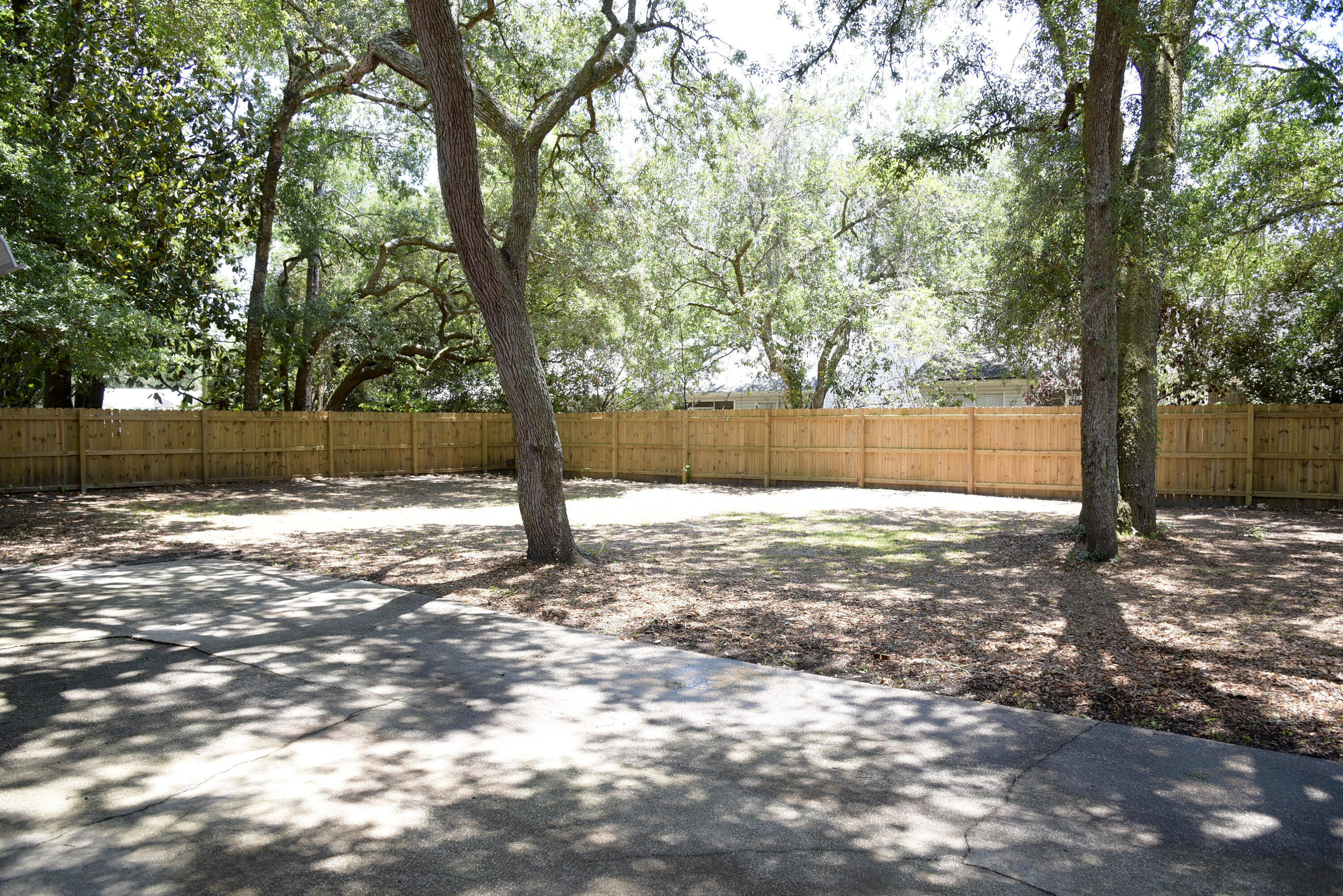 VALPARAISO PINECREST 6 - Residential Lease