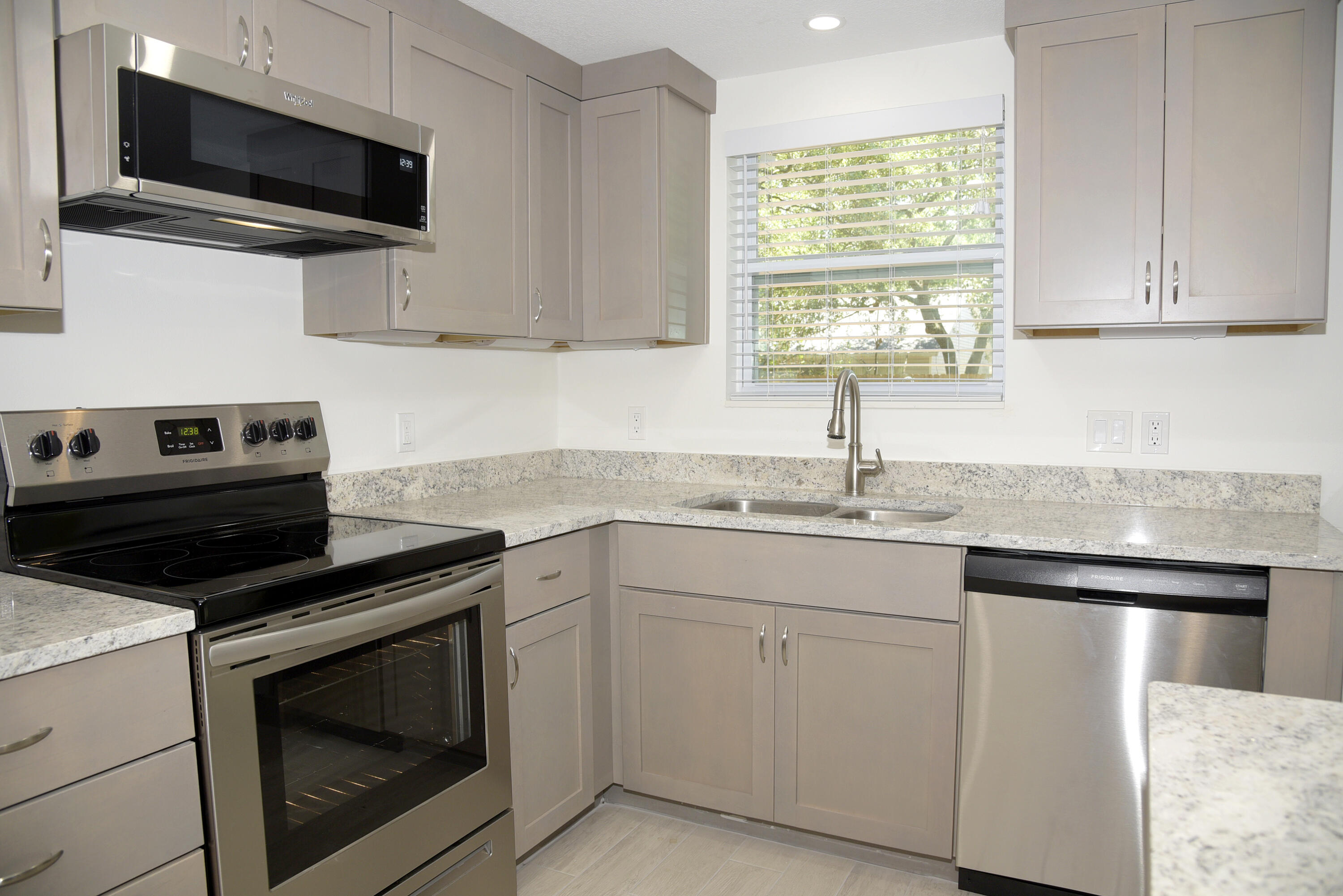 VALPARAISO PINECREST 6 - Residential Lease