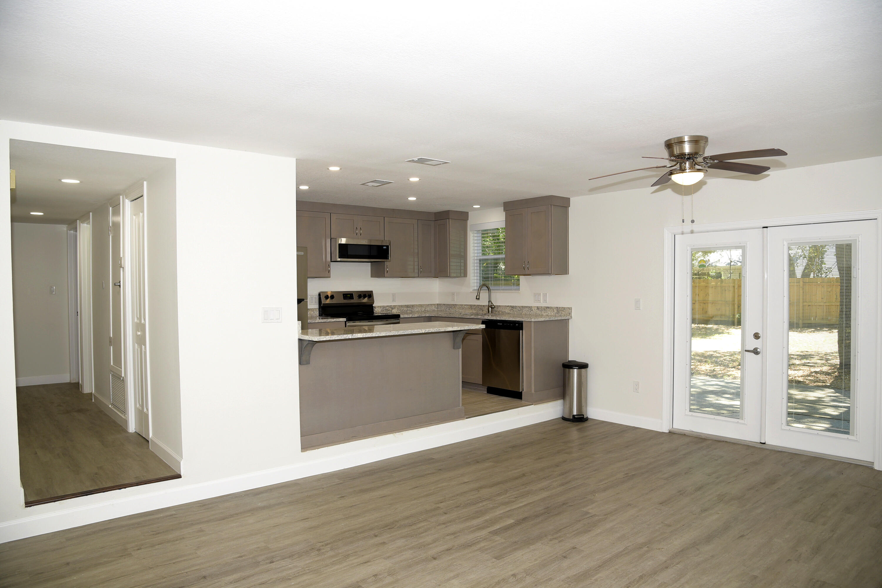 VALPARAISO PINECREST 6 - Residential Lease