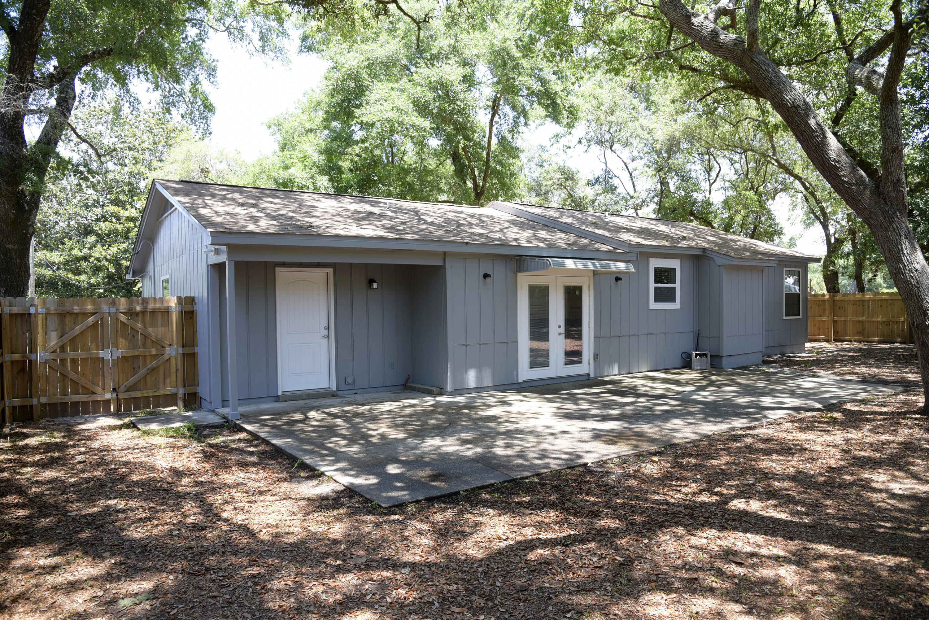 VALPARAISO PINECREST 6 - Residential Lease