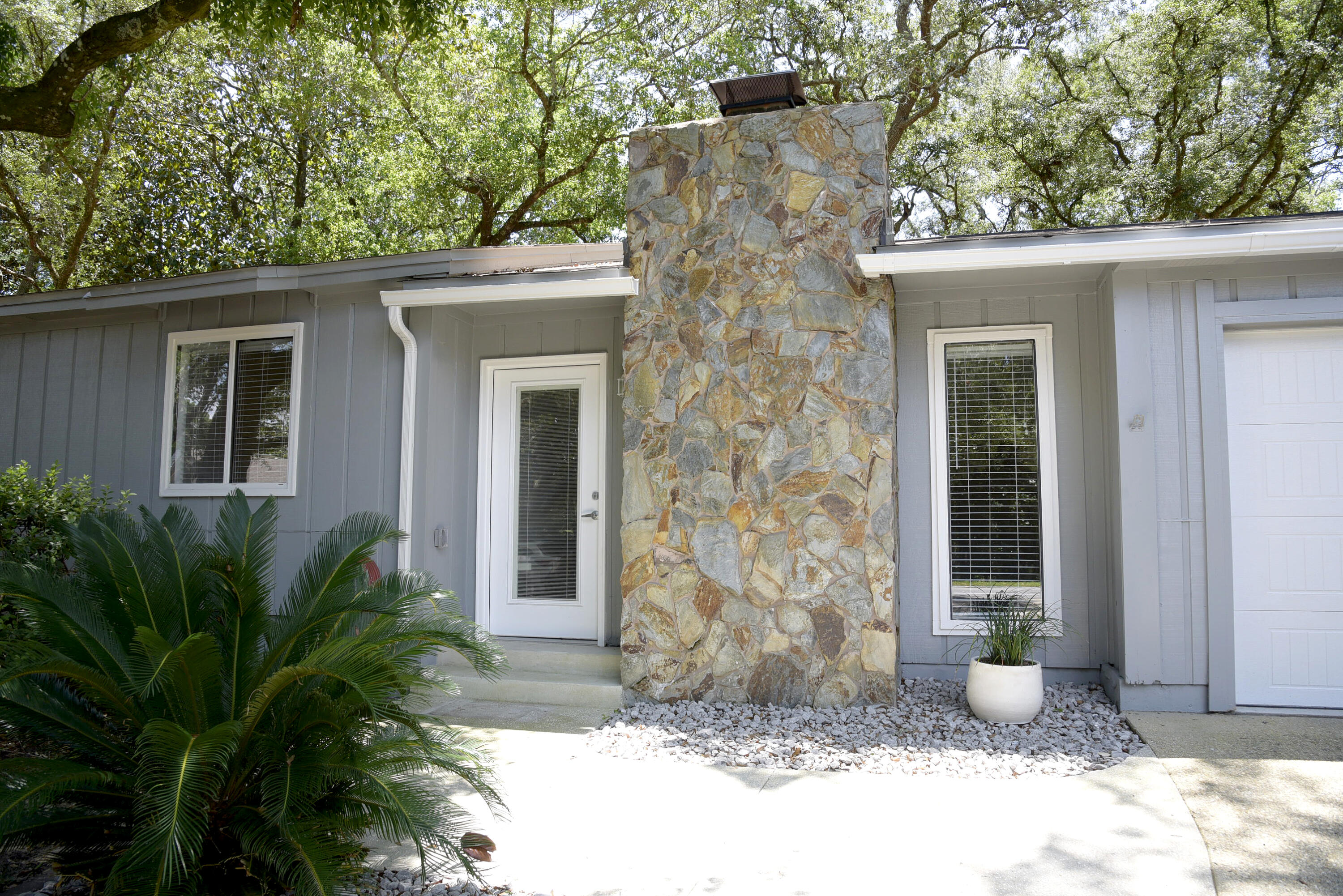 VALPARAISO PINECREST 6 - Residential Lease