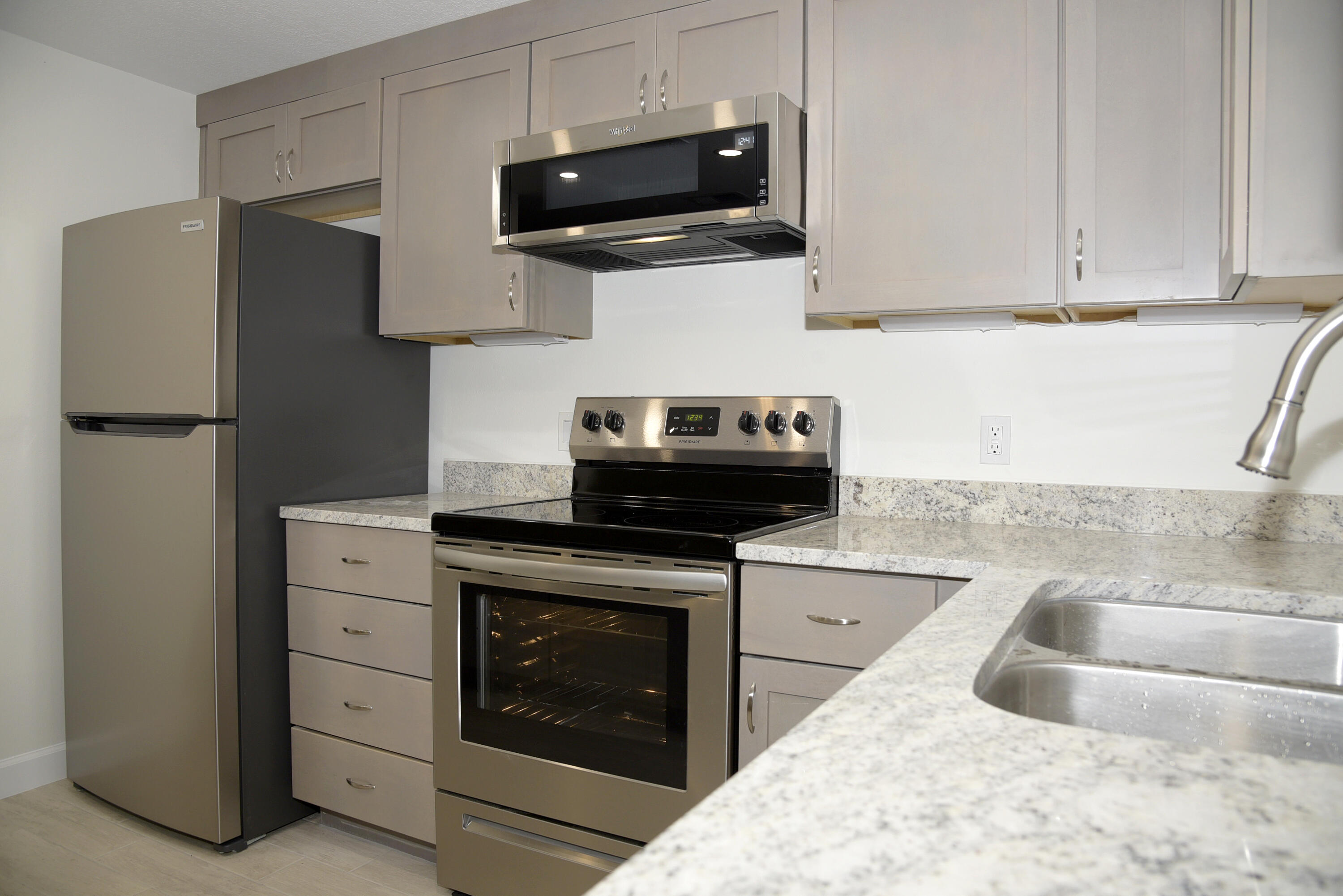 VALPARAISO PINECREST 6 - Residential Lease