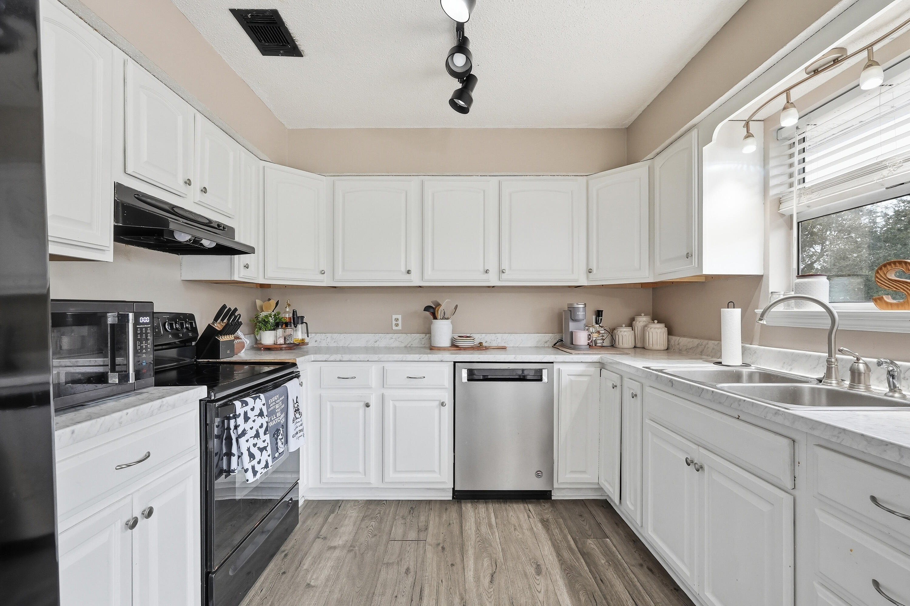 WYNNEHAVEN BEACH ESTATES - Residential