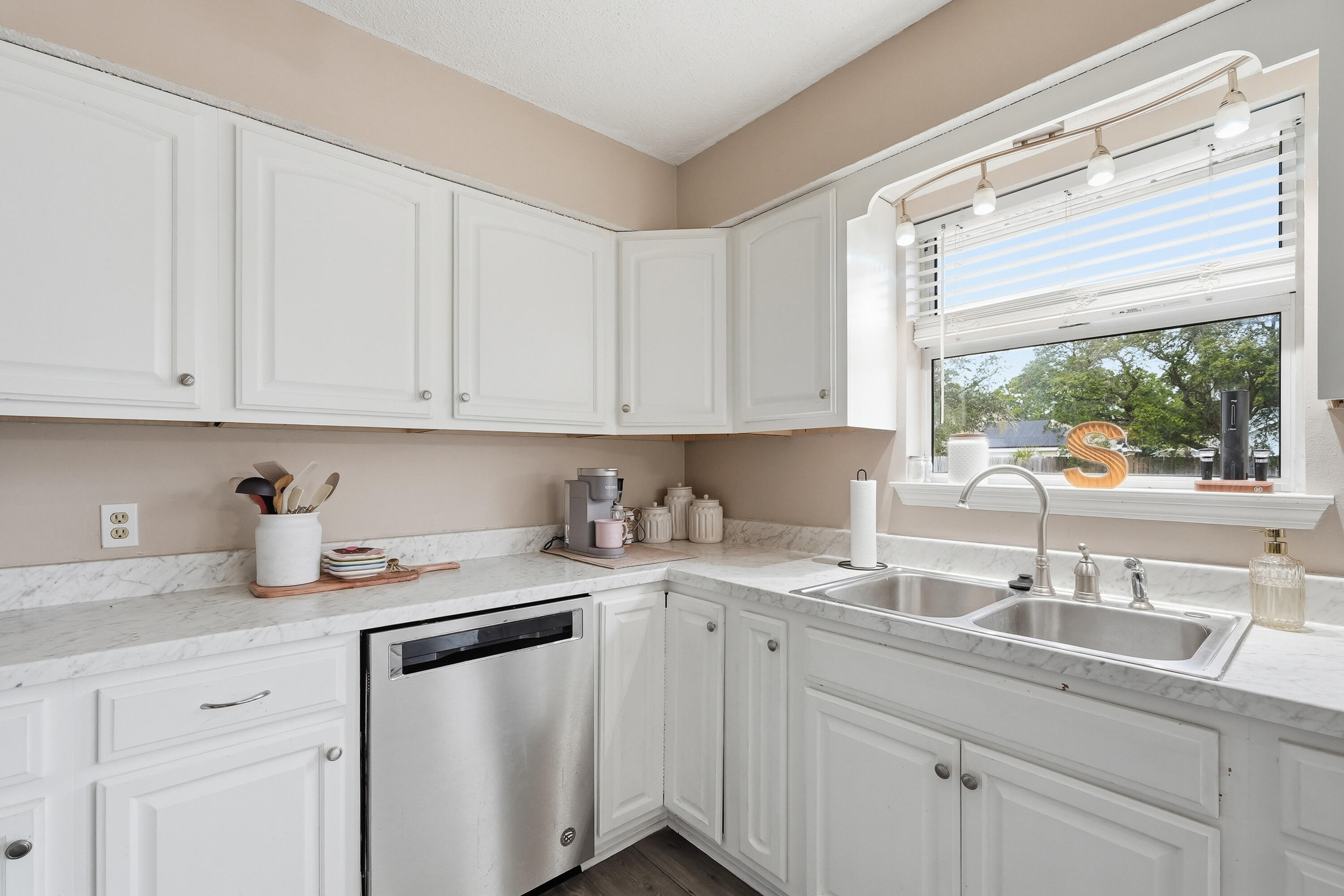 WYNNEHAVEN BEACH ESTATES - Residential