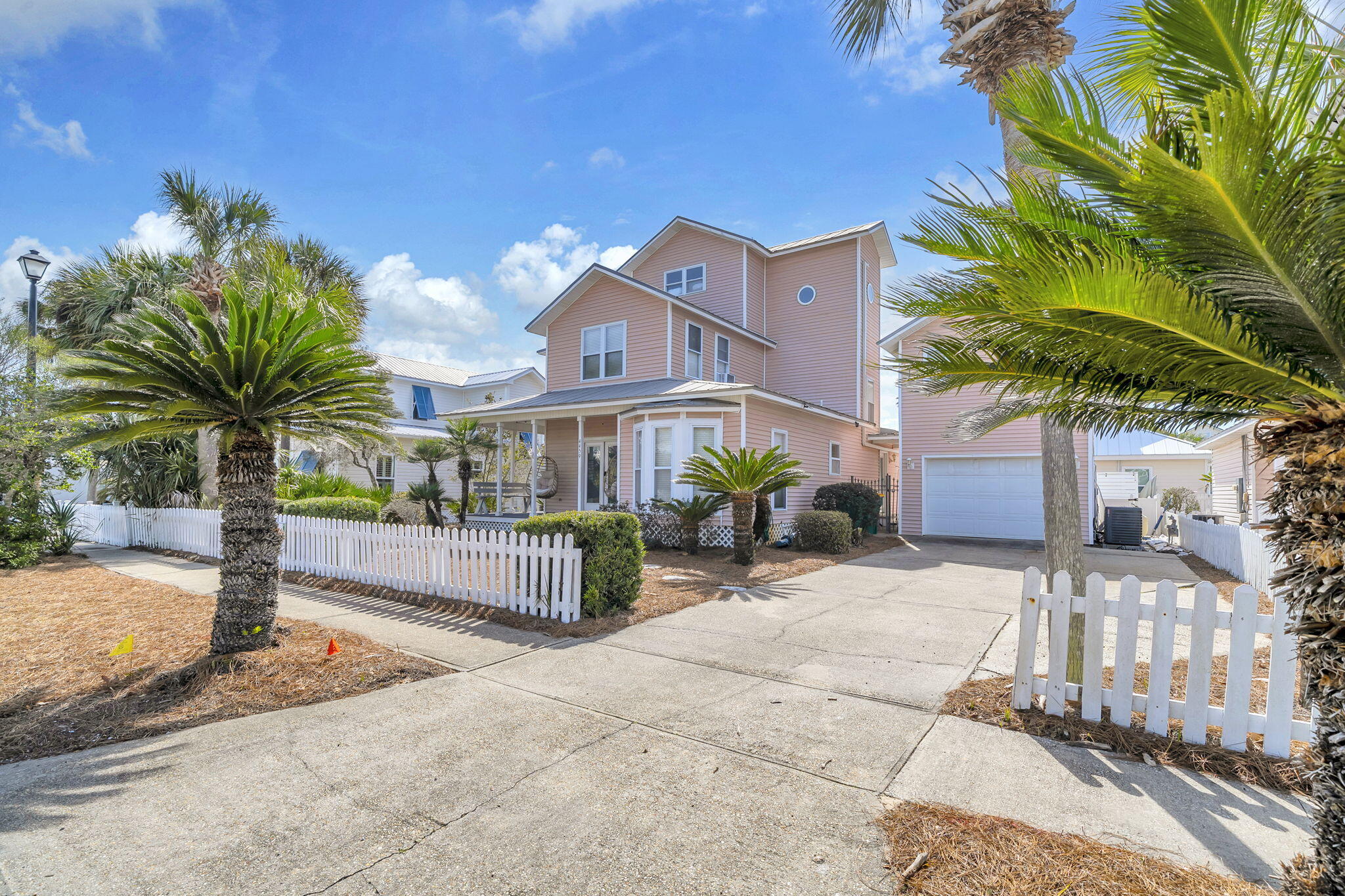 CRYSTAL BEACH COTTAGES - Residential