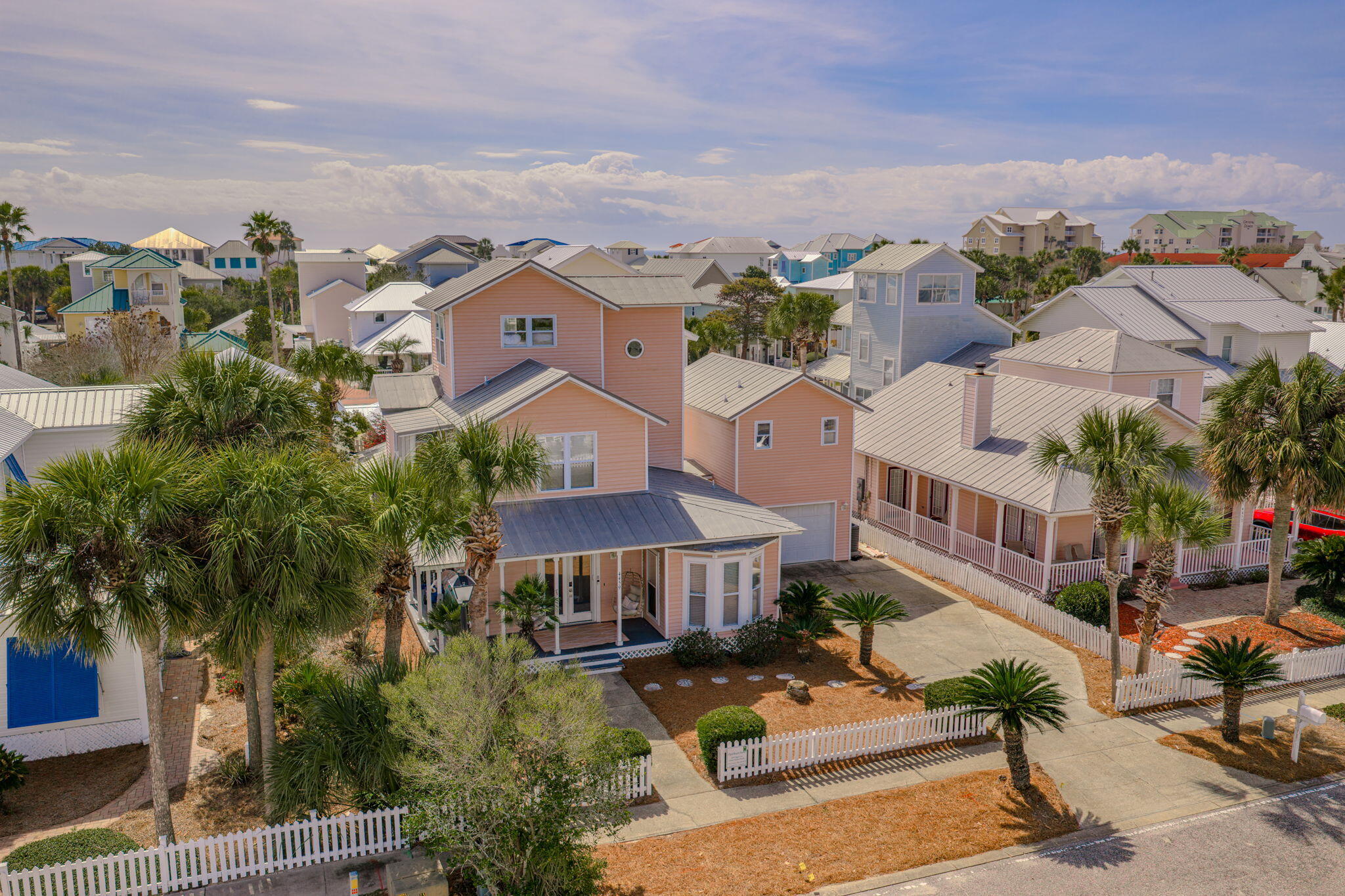 CRYSTAL BEACH COTTAGES - Residential