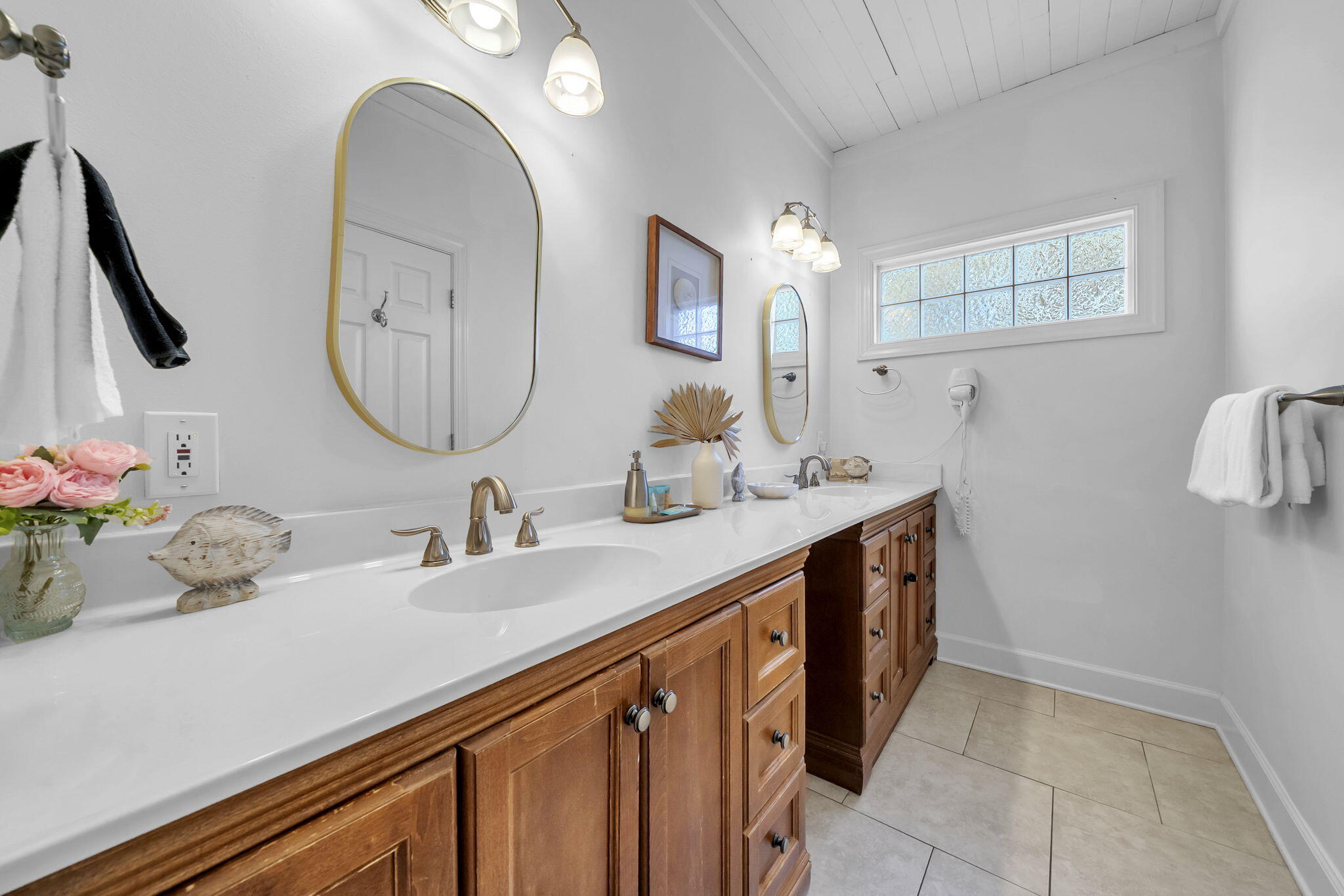 CRYSTAL BEACH COTTAGES - Residential