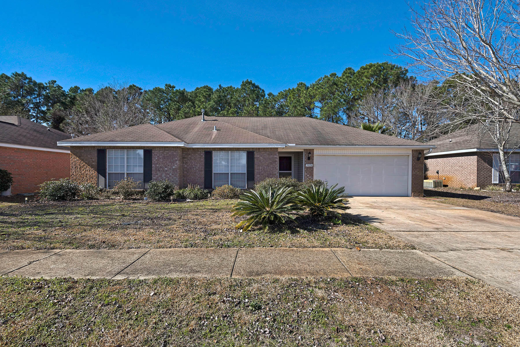 Lovely 3 bedroom 2 bath great location in the heart of Destin! Enjoy the convenience of single-story living, close to shopping and dining. This house has it all, including eat-in kitchen with center island opening to LR w/Fireplace and french doors leading out to your back deck. Master on the main features double vanity and whirlpool tub.