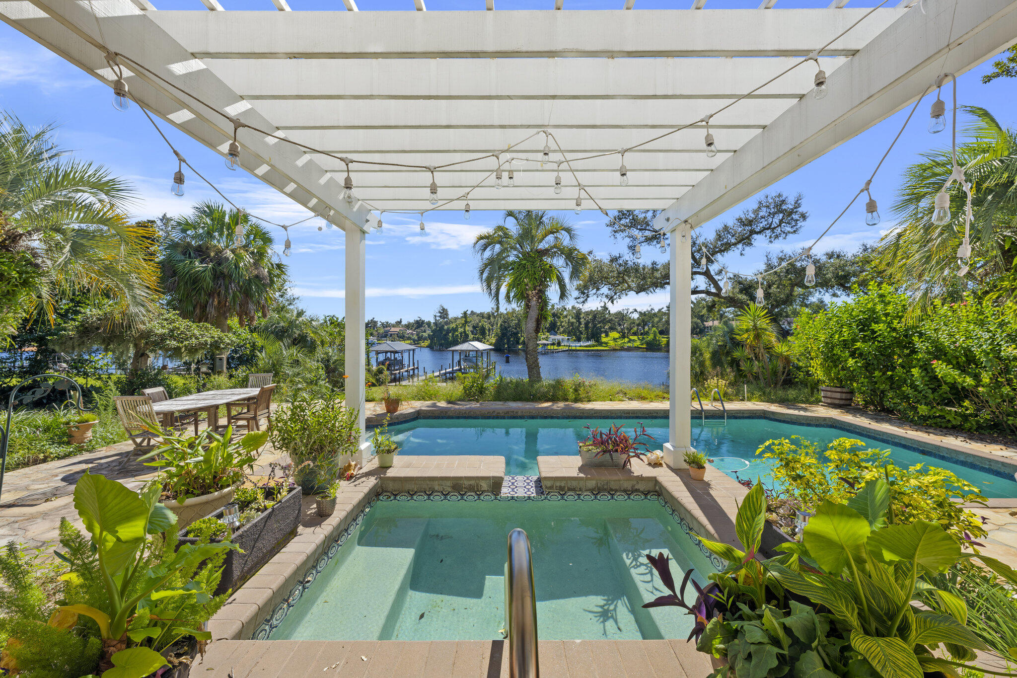 COVE TERRACE - Residential