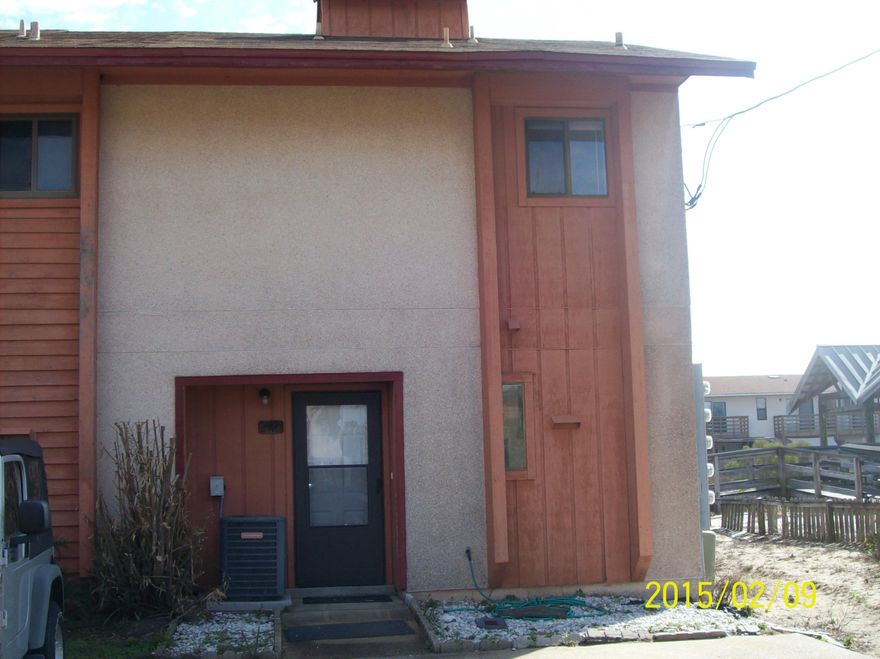 Great One bedroom townhouse with view of sound from upstairs deck. No Association fees. New roof 8/05. Walk to the beach. End unit. AS IS