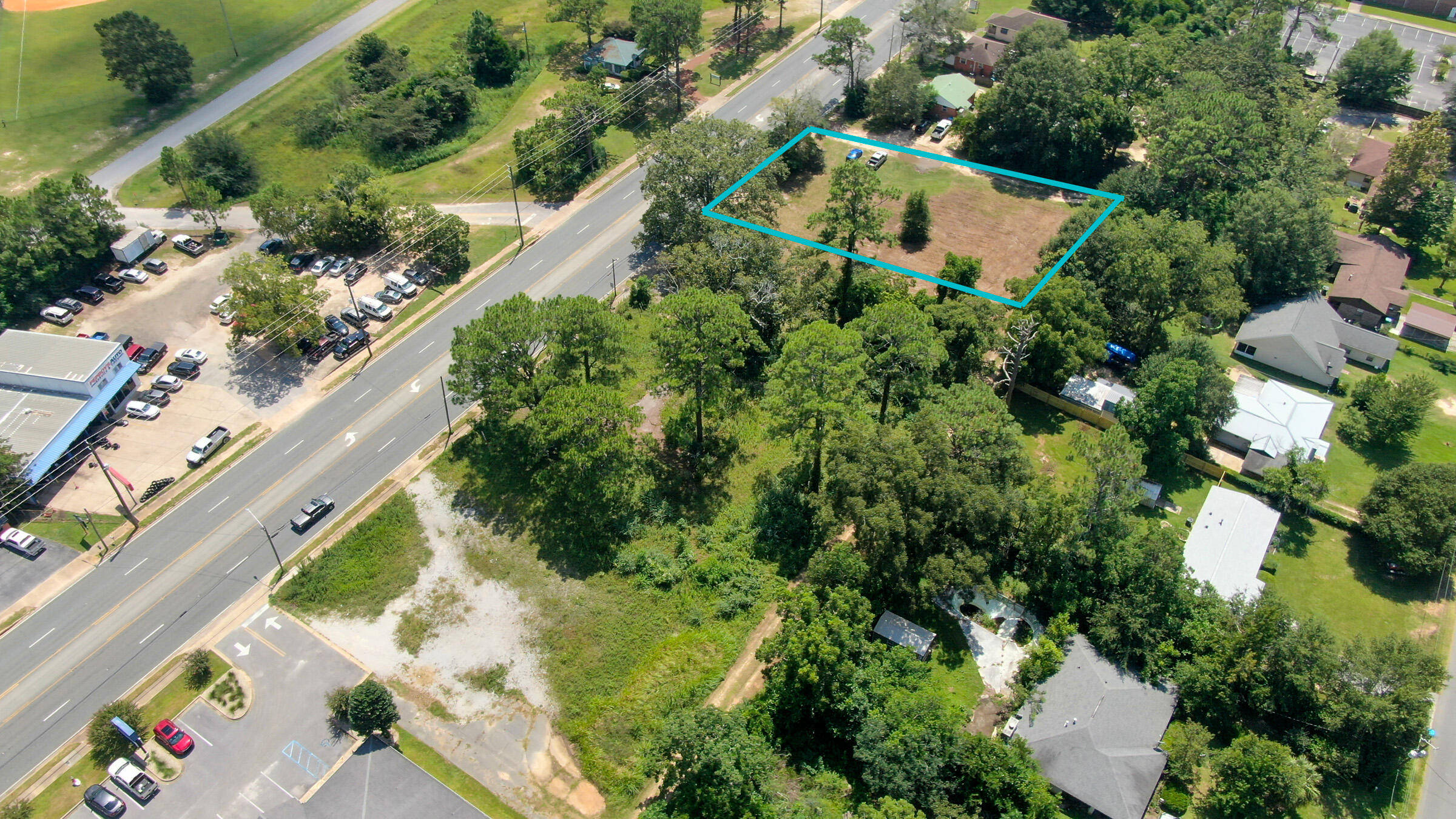 Main image without alt text