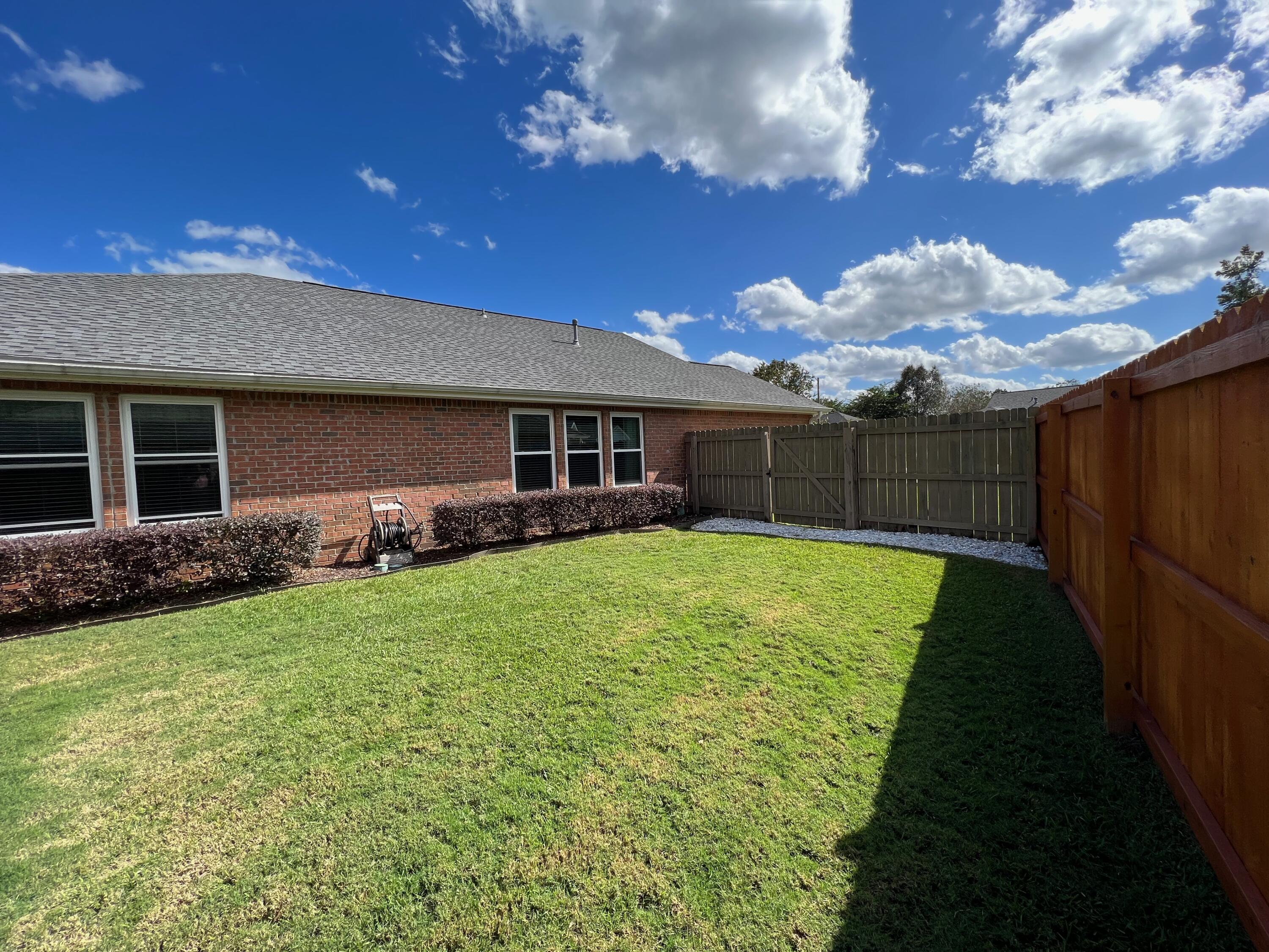 BROOKE ESTATES PH I - Residential