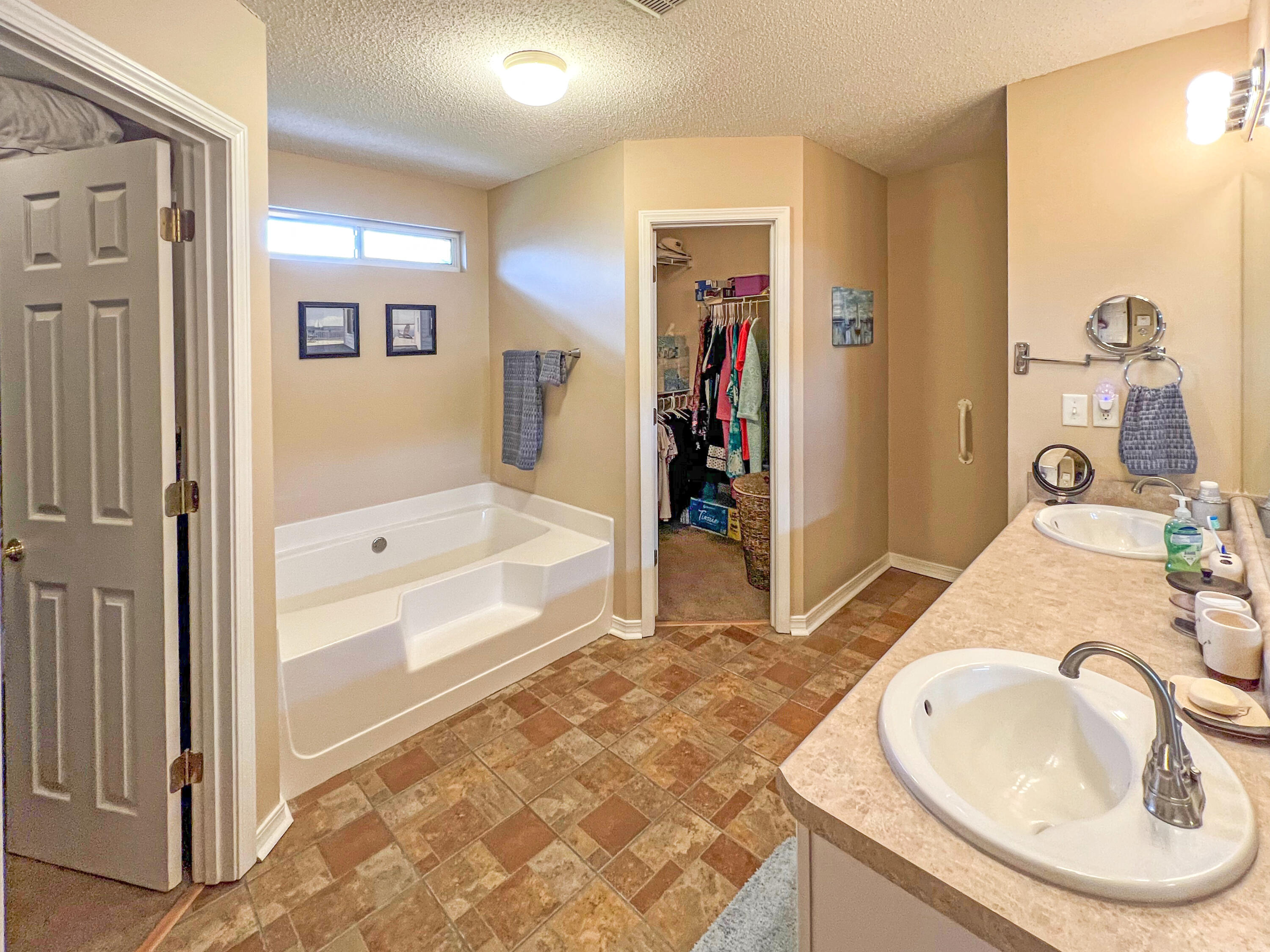 BROOKE ESTATES PH I - Residential