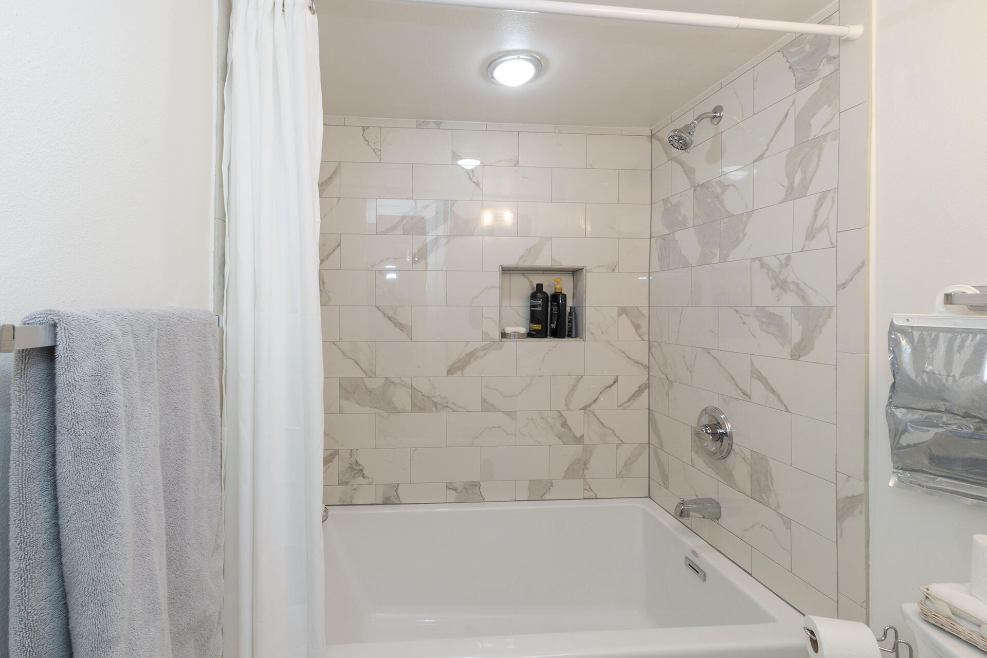 MAINSAIL CONDO PH 1 - Residential