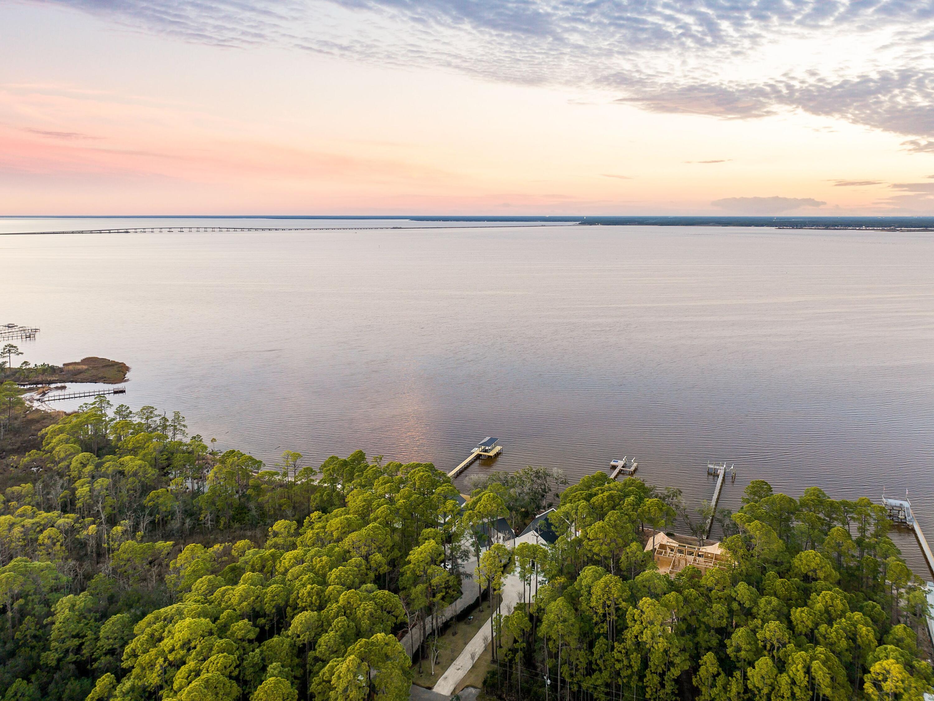 MAGNOLIA BEACH - Residential