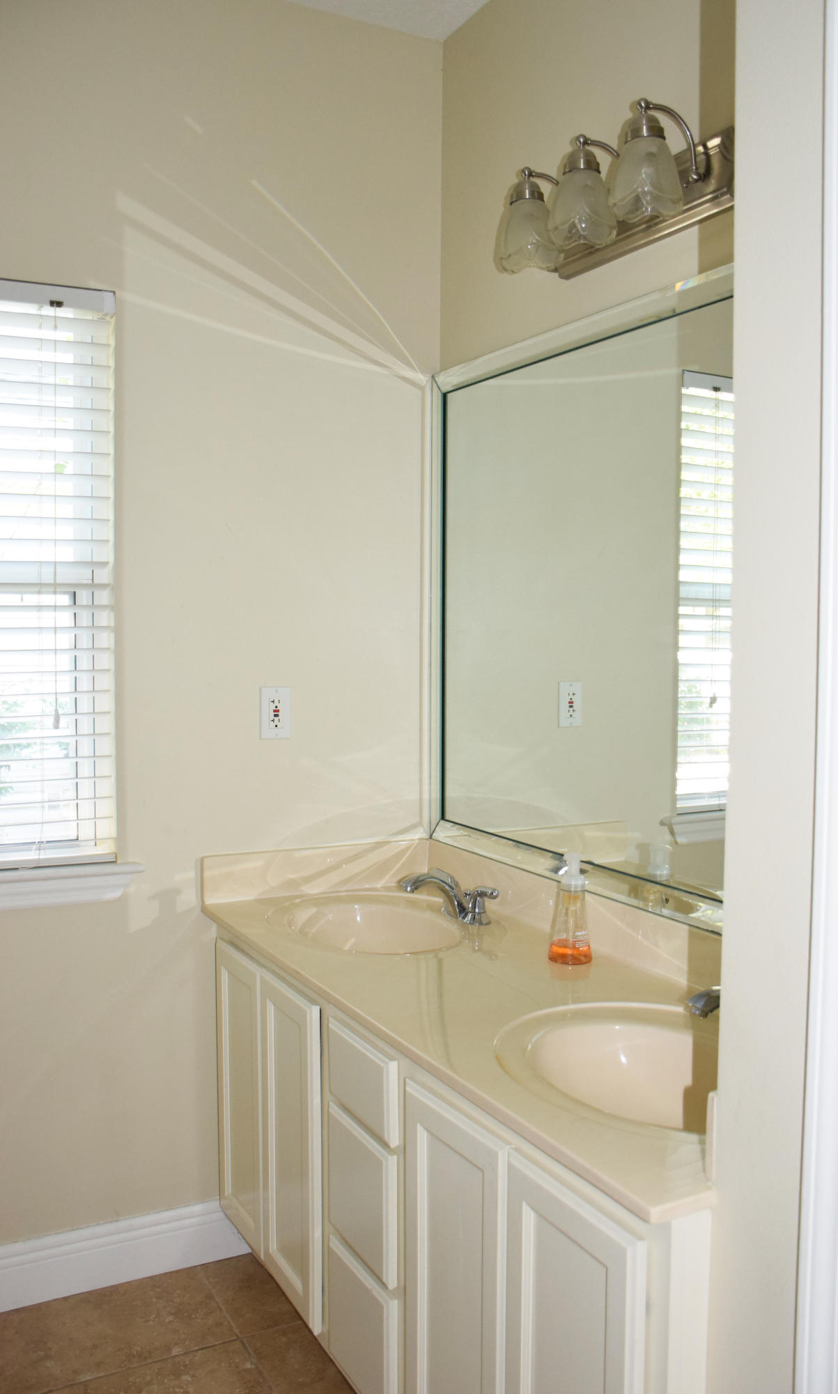 HIDDEN LAKES - Residential