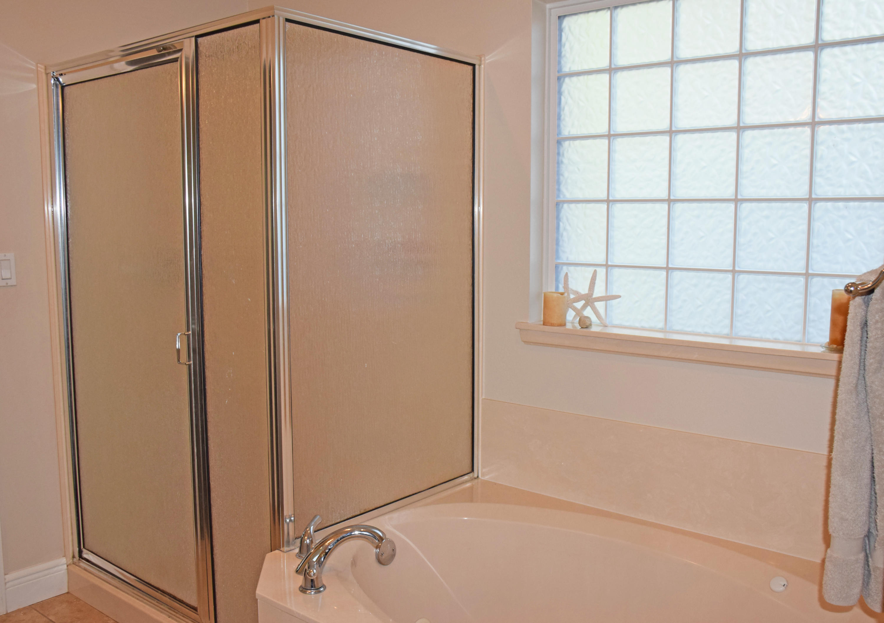 HIDDEN LAKES - Residential