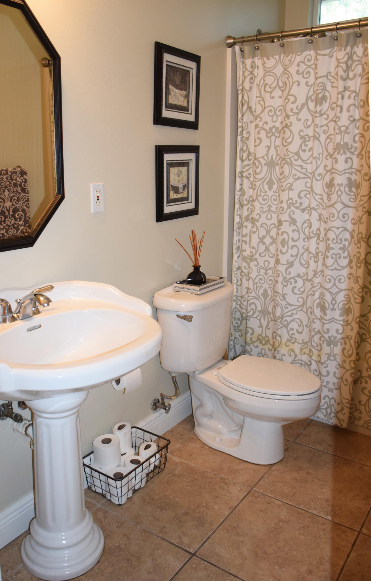 HIDDEN LAKES - Residential