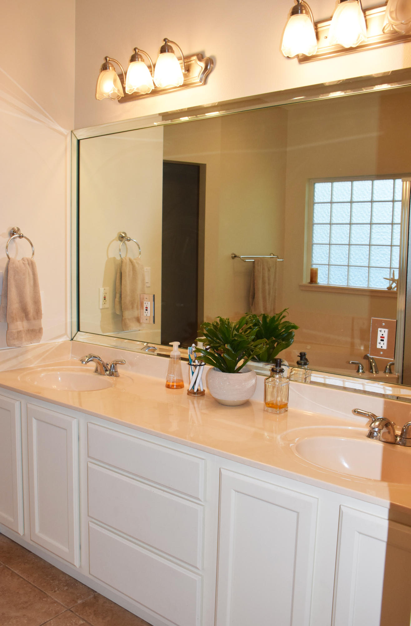 HIDDEN LAKES - Residential