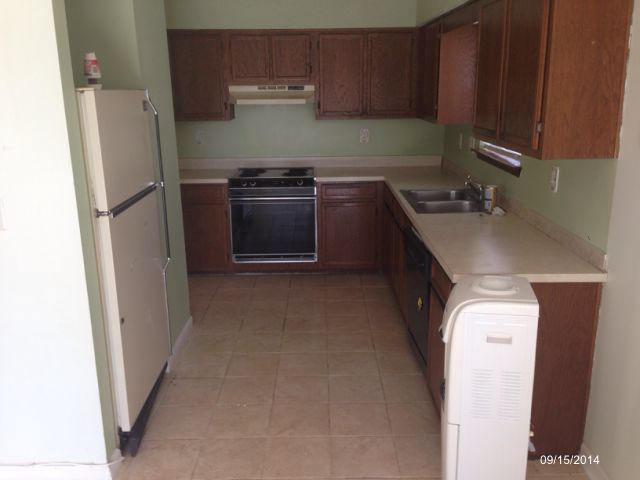 SOUTHVIEW EST LOT 10 BLK D - Residential