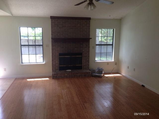 SOUTHVIEW EST LOT 10 BLK D - Residential