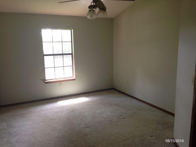 SOUTHVIEW EST LOT 10 BLK D - Residential