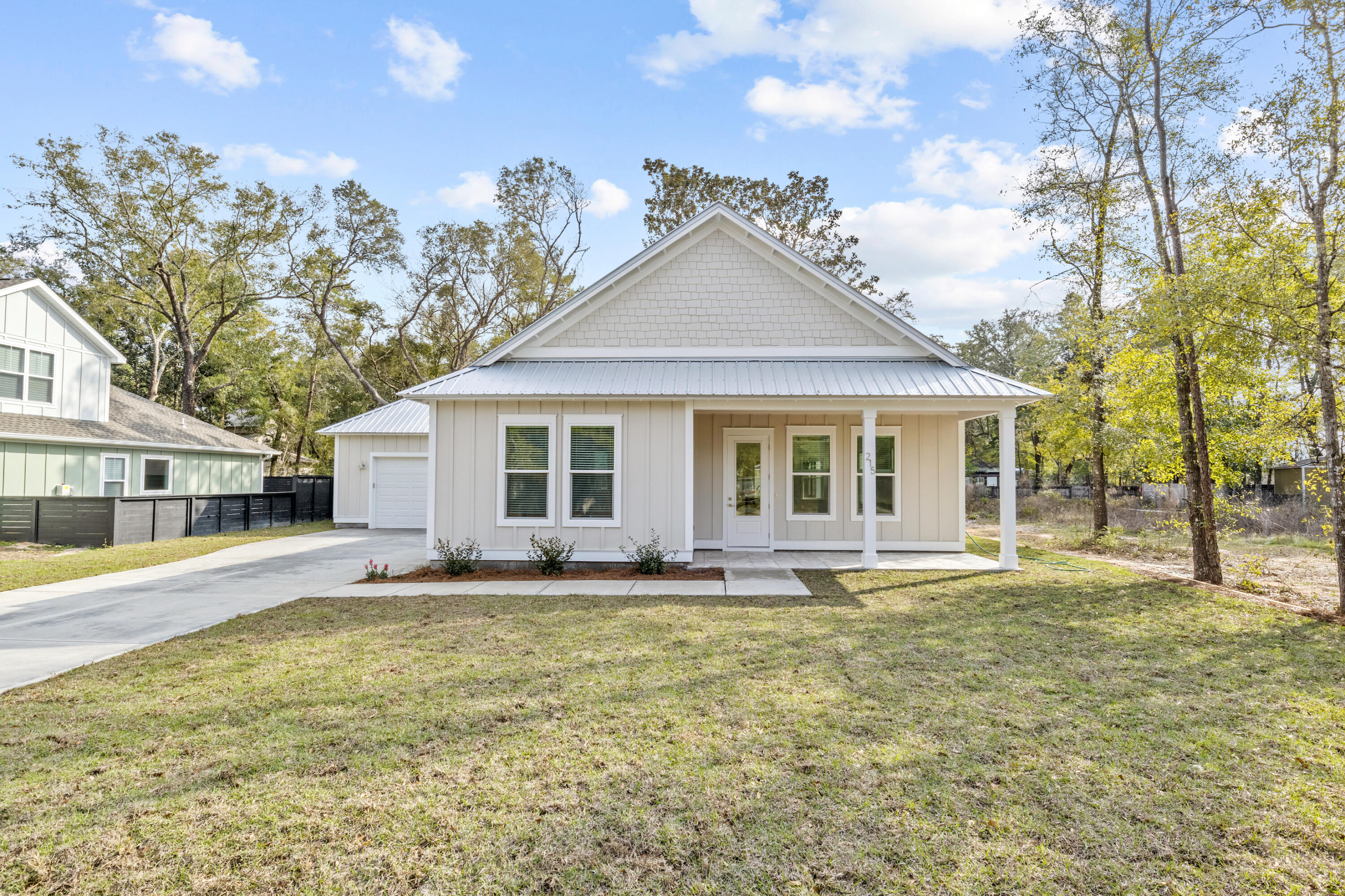 DAUGHETTES 1ST ADDITION - Residential