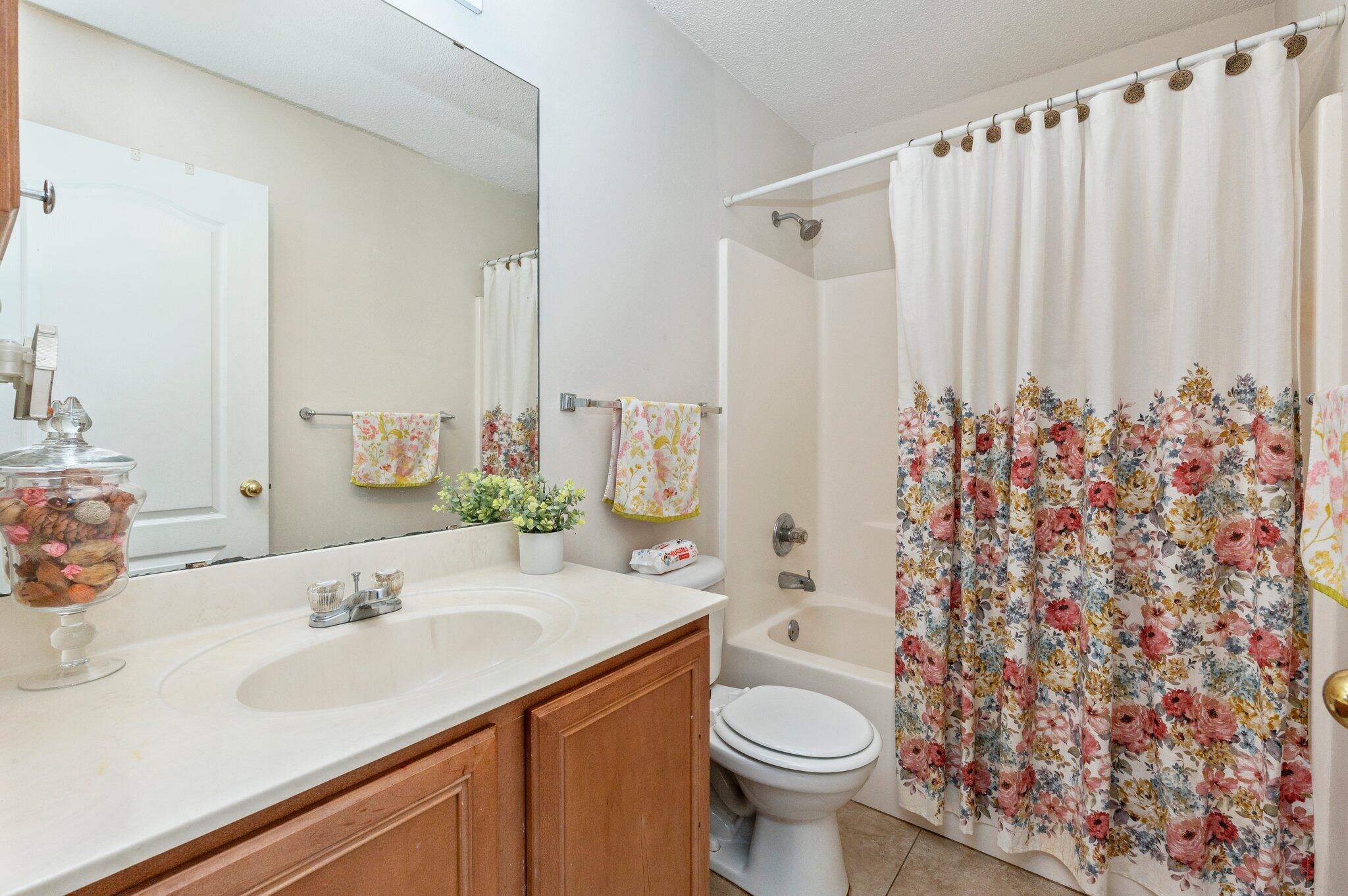 PARADISE RETREAT - Residential