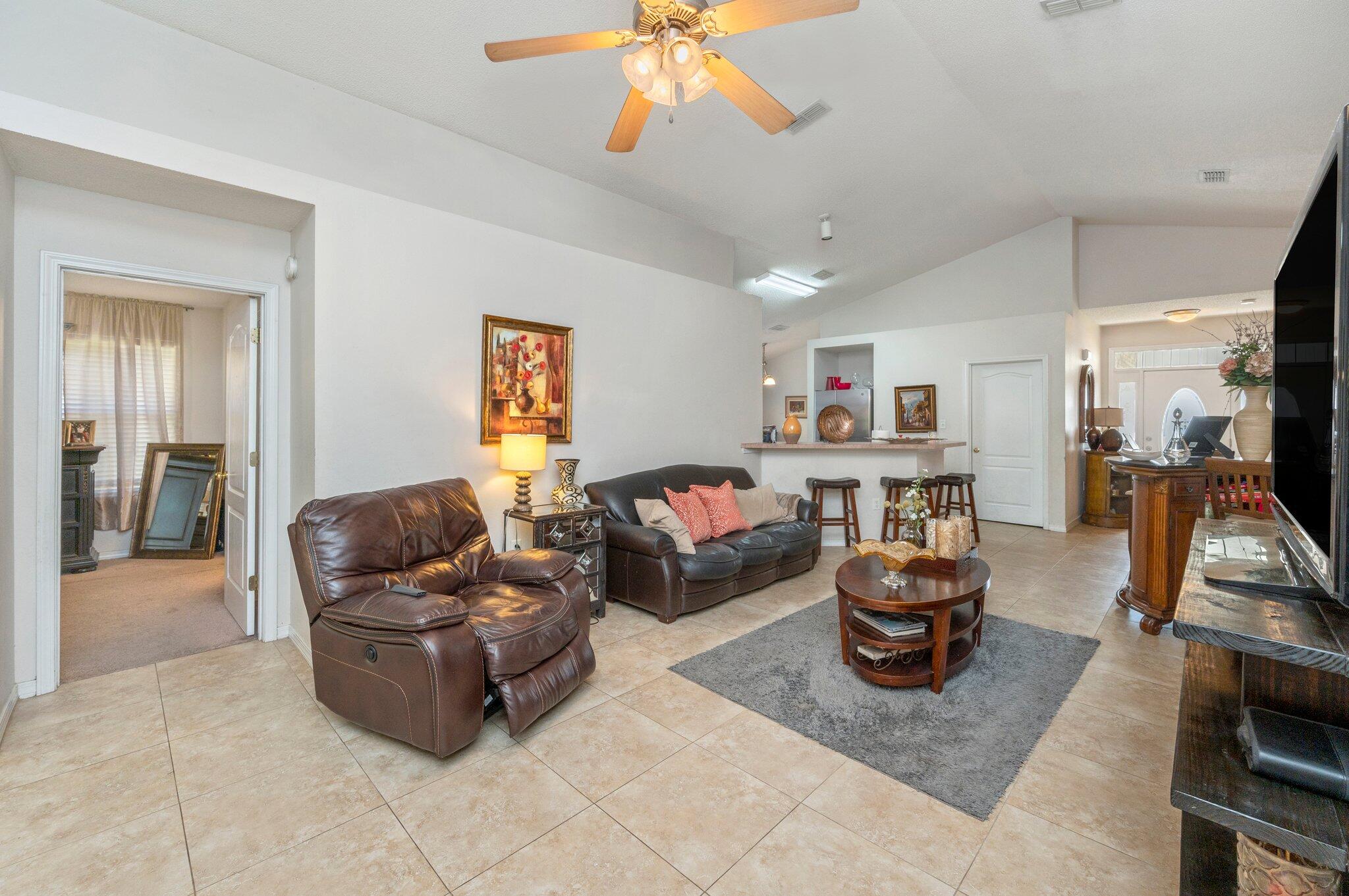 PARADISE RETREAT - Residential