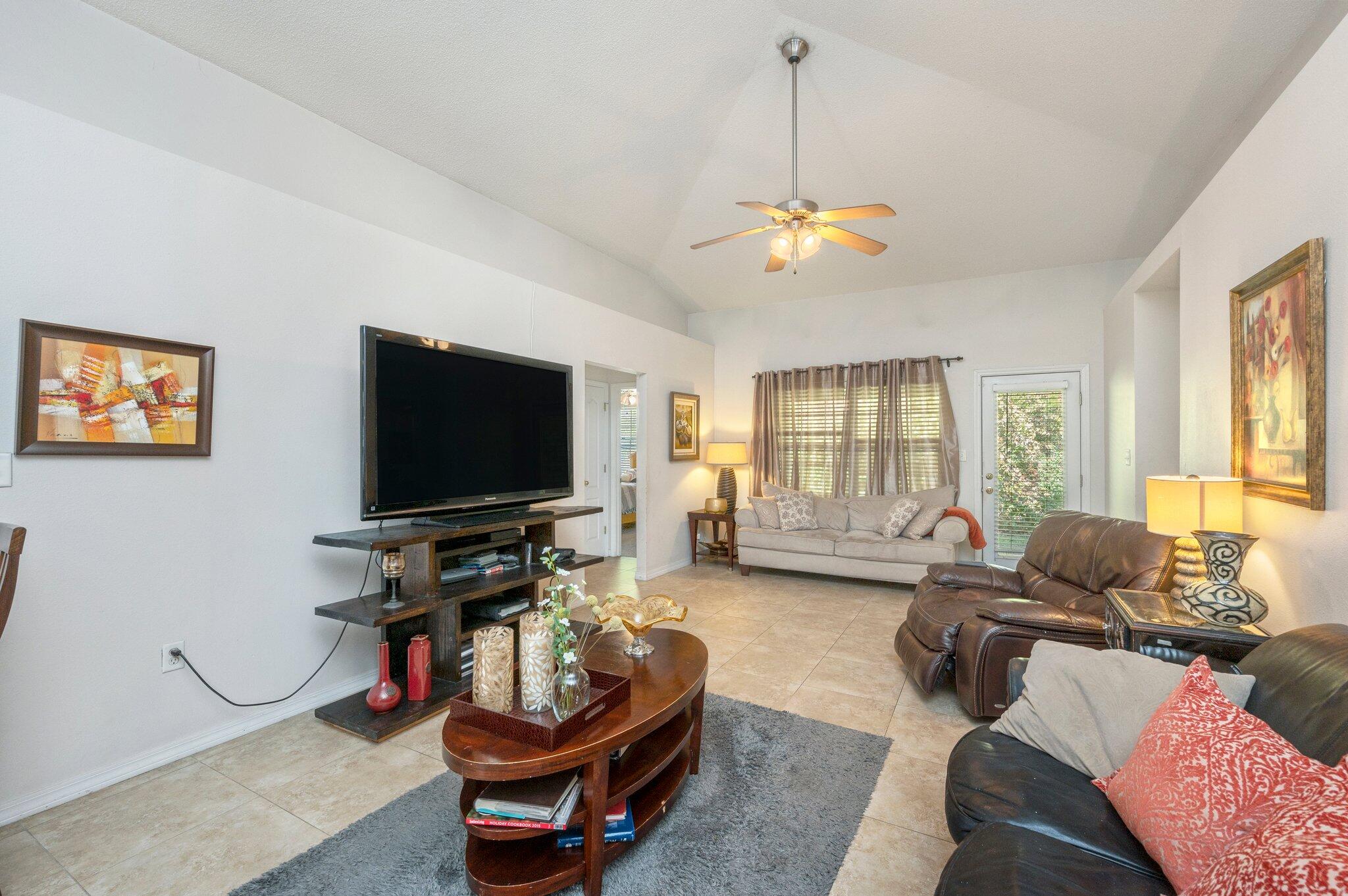 PARADISE RETREAT - Residential