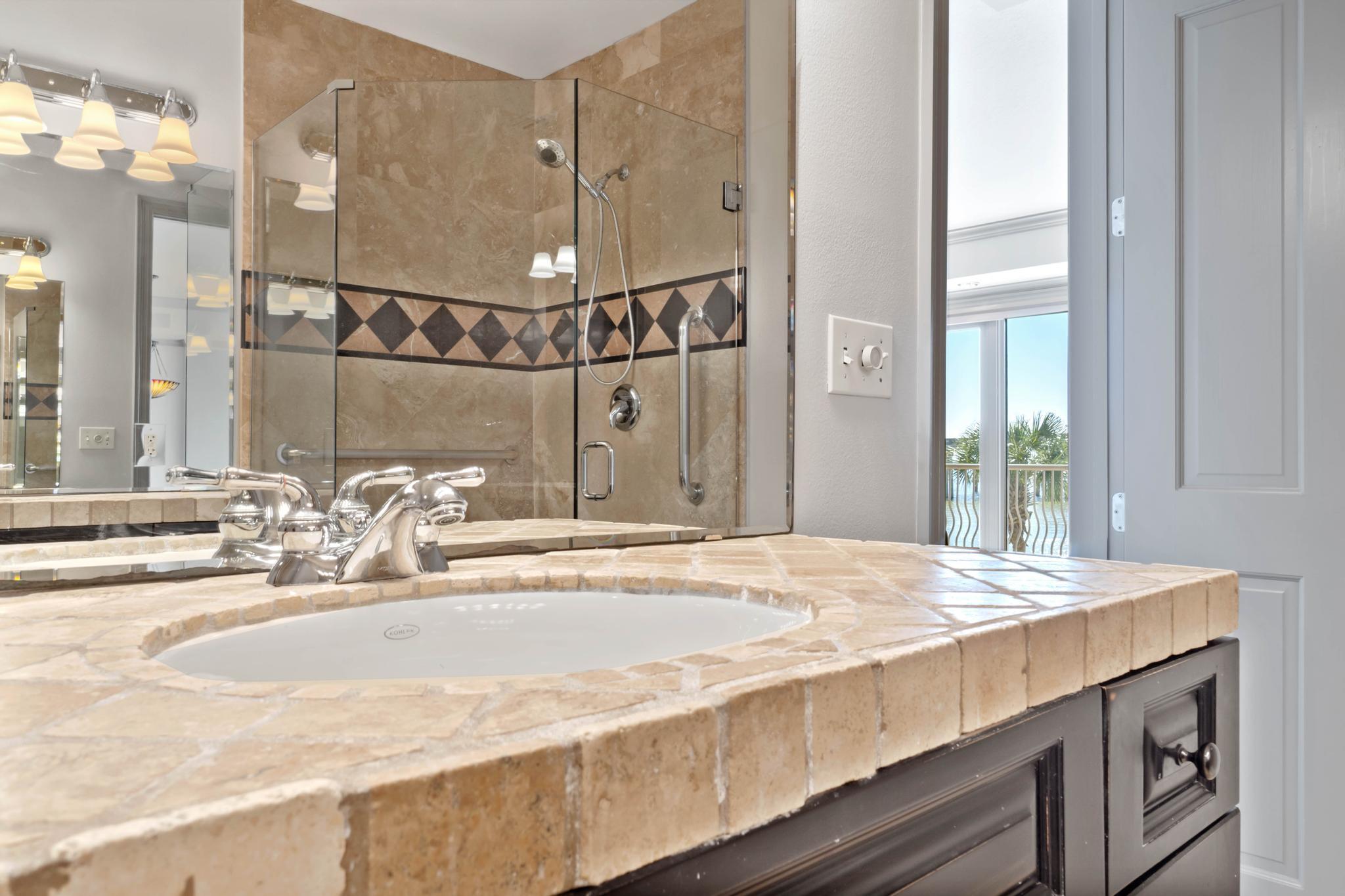 SIDES MORENO POINT WEST - Residential